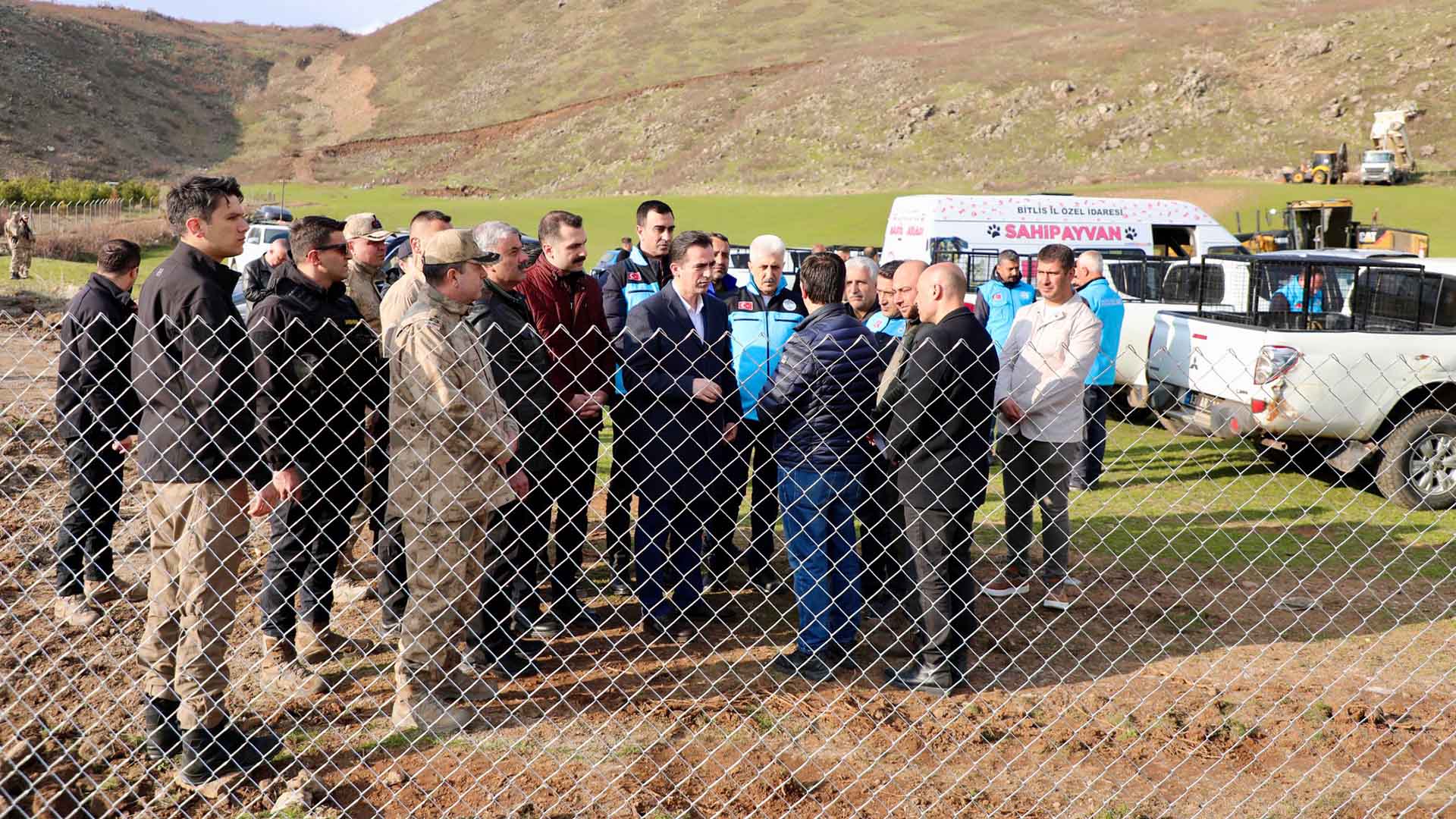 Bitlis Valisi Karakaya, Hayvan Barınağı Ve Doğal Yaşam Alanında İncelemelerde Bulundu 1