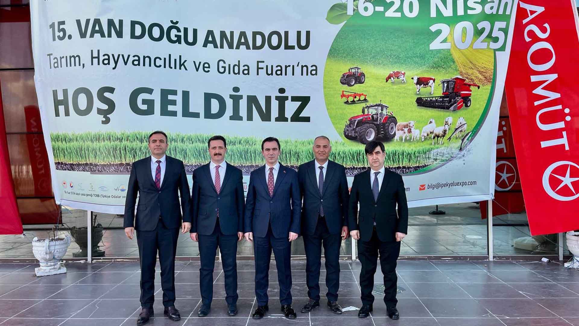Bitlis Valisi Karakaya, Van'daki Tarım Ve Hayvancılık Fuarı'na Katıldı