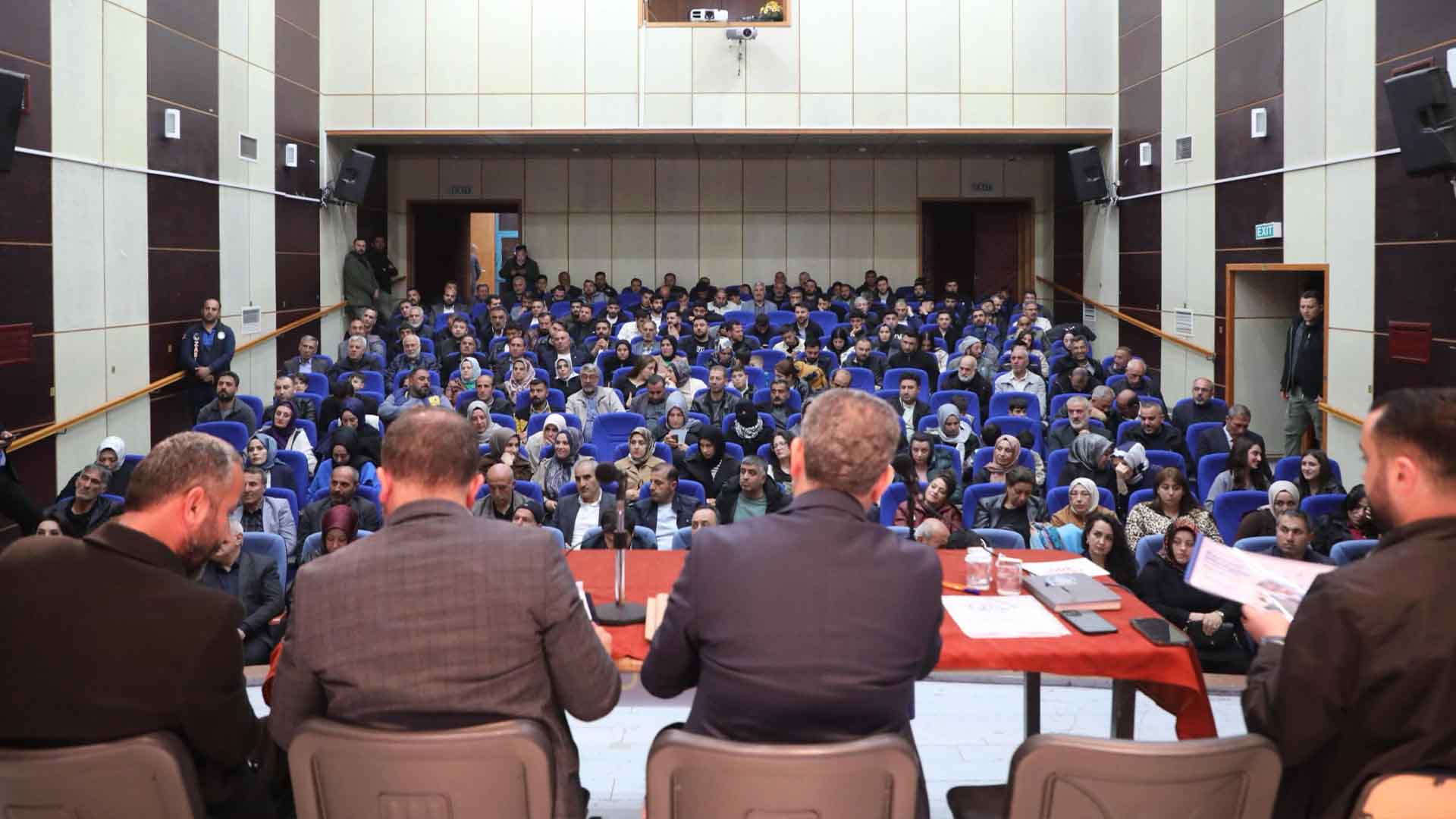 Bitlis’te Başkan Tanğlay Halkla Buluştu, Vatandaş Soruyor, Başkan Cevaplıyor 2
