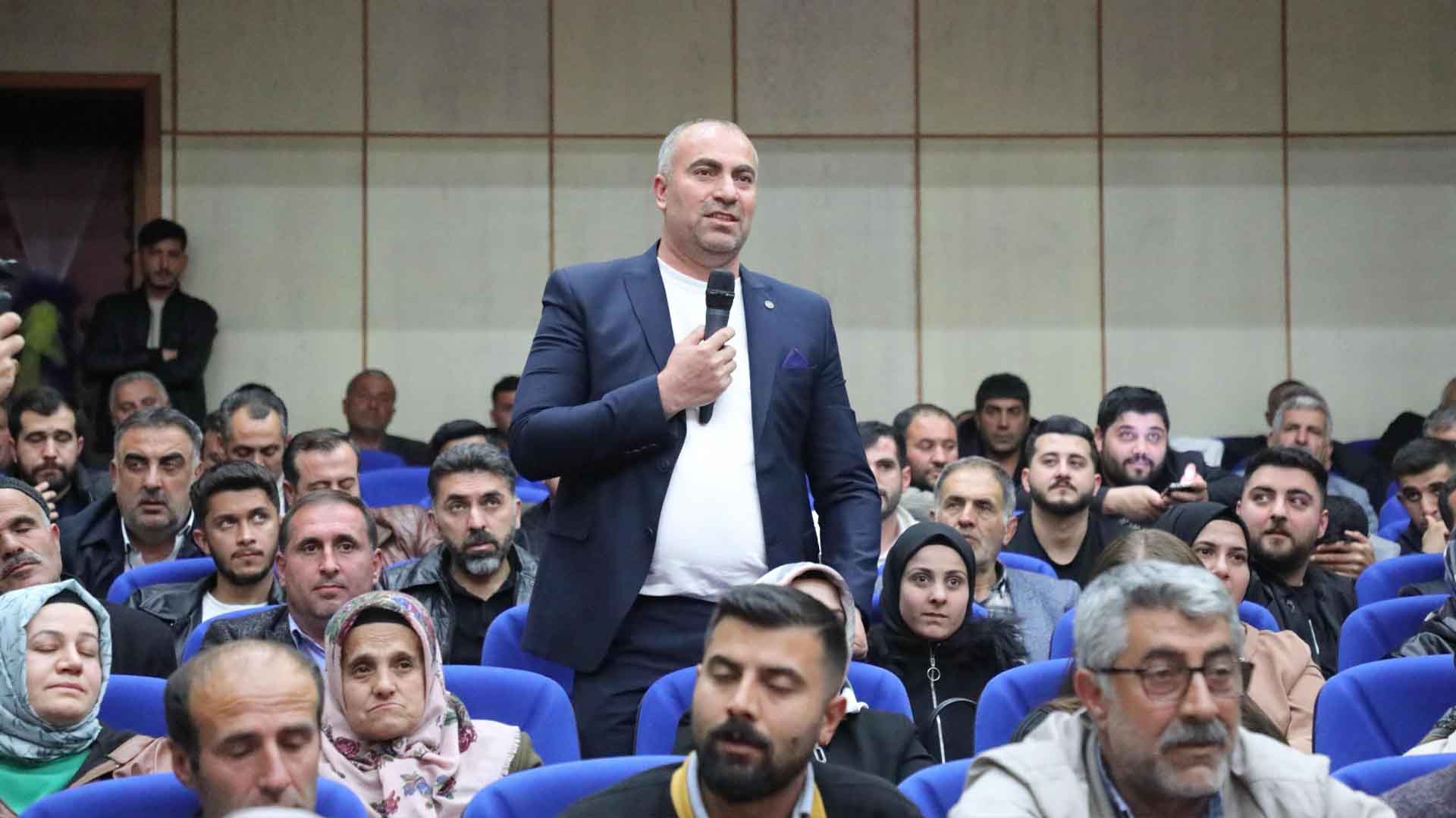 Bitlis’te Başkan Tanğlay Halkla Buluştu, Vatandaş Soruyor, Başkan Cevaplıyor 4