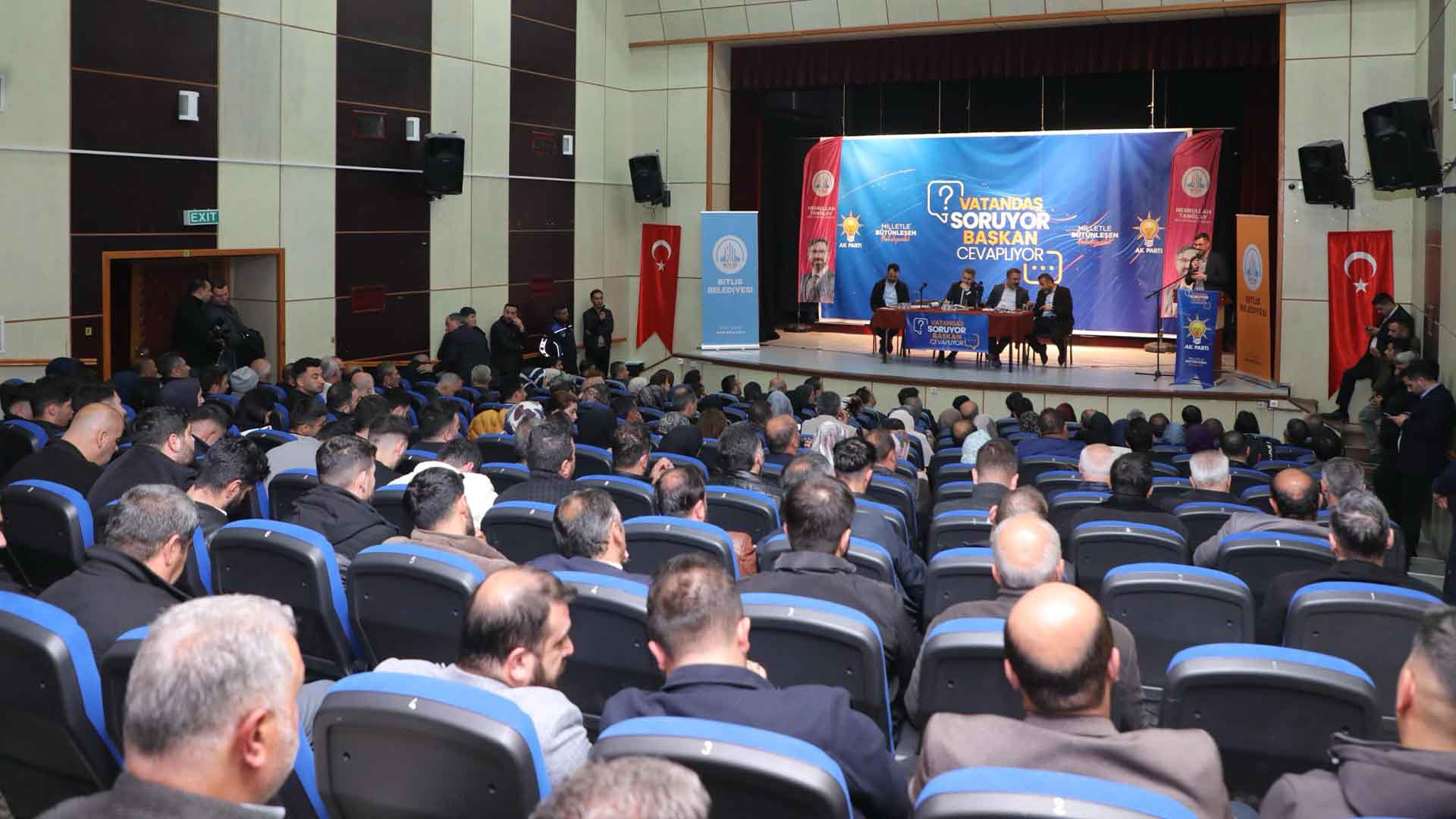 Bitlis’te Başkan Tanğlay Halkla Buluştu, Vatandaş Soruyor, Başkan Cevaplıyor 5