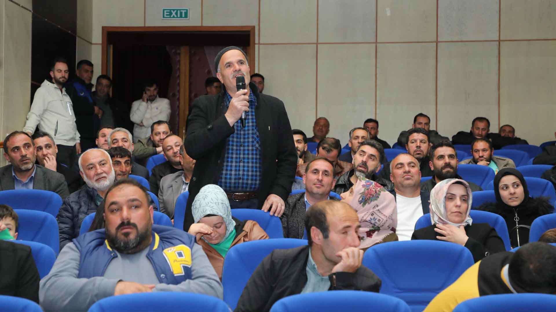 Bitlis’te Başkan Tanğlay Halkla Buluştu, Vatandaş Soruyor, Başkan Cevaplıyor 6