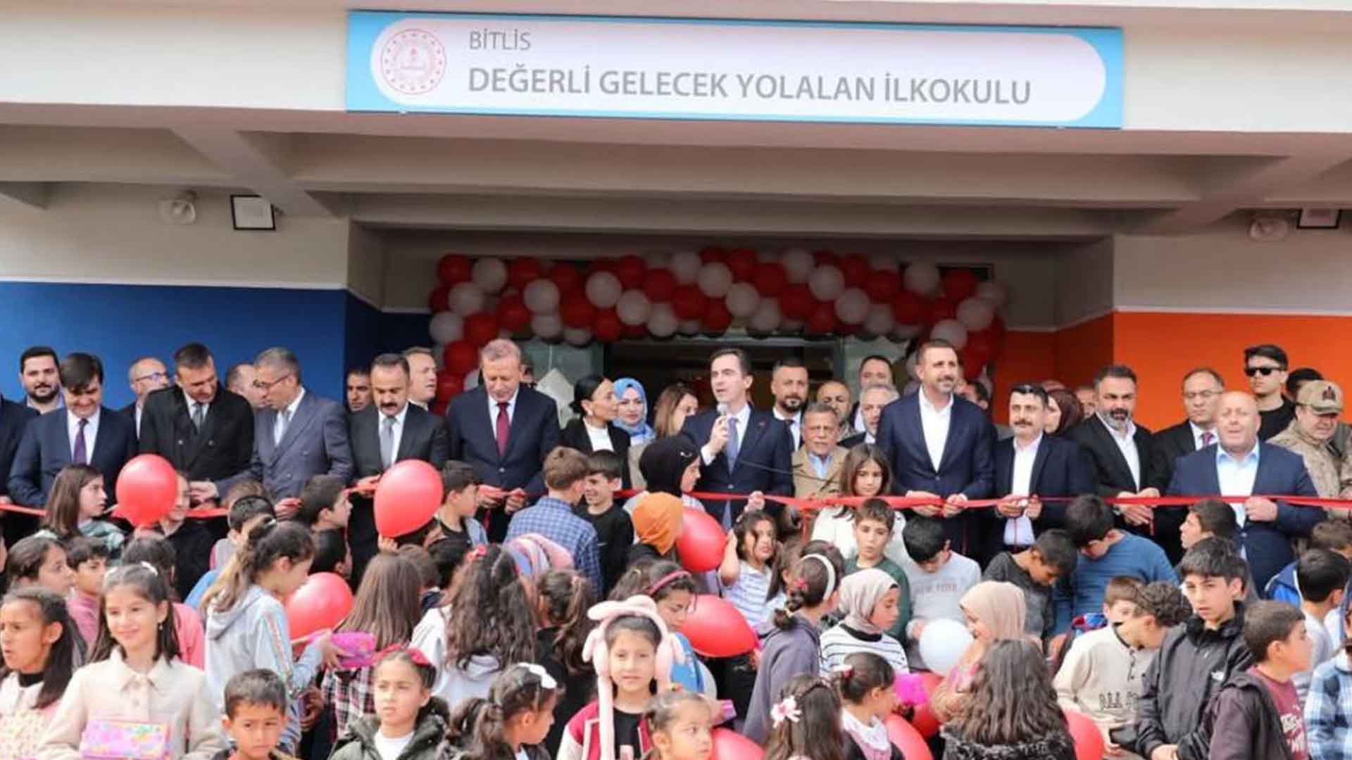 Bitlis'te İlkokul Ve 112 Acil Komuta Merkezi Hizmete Açıldı