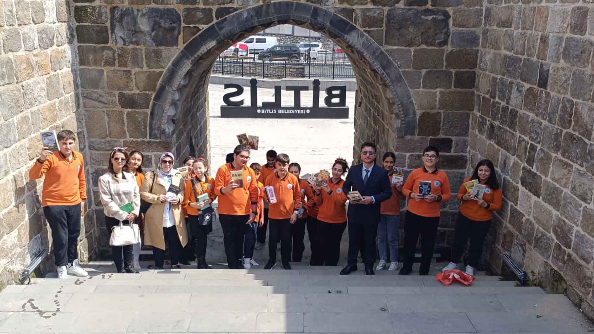 Bitlis'te Kitapla Buluşma, Tarihi Çarşı Kapısı'nda Anlamlı Etkinlik 1