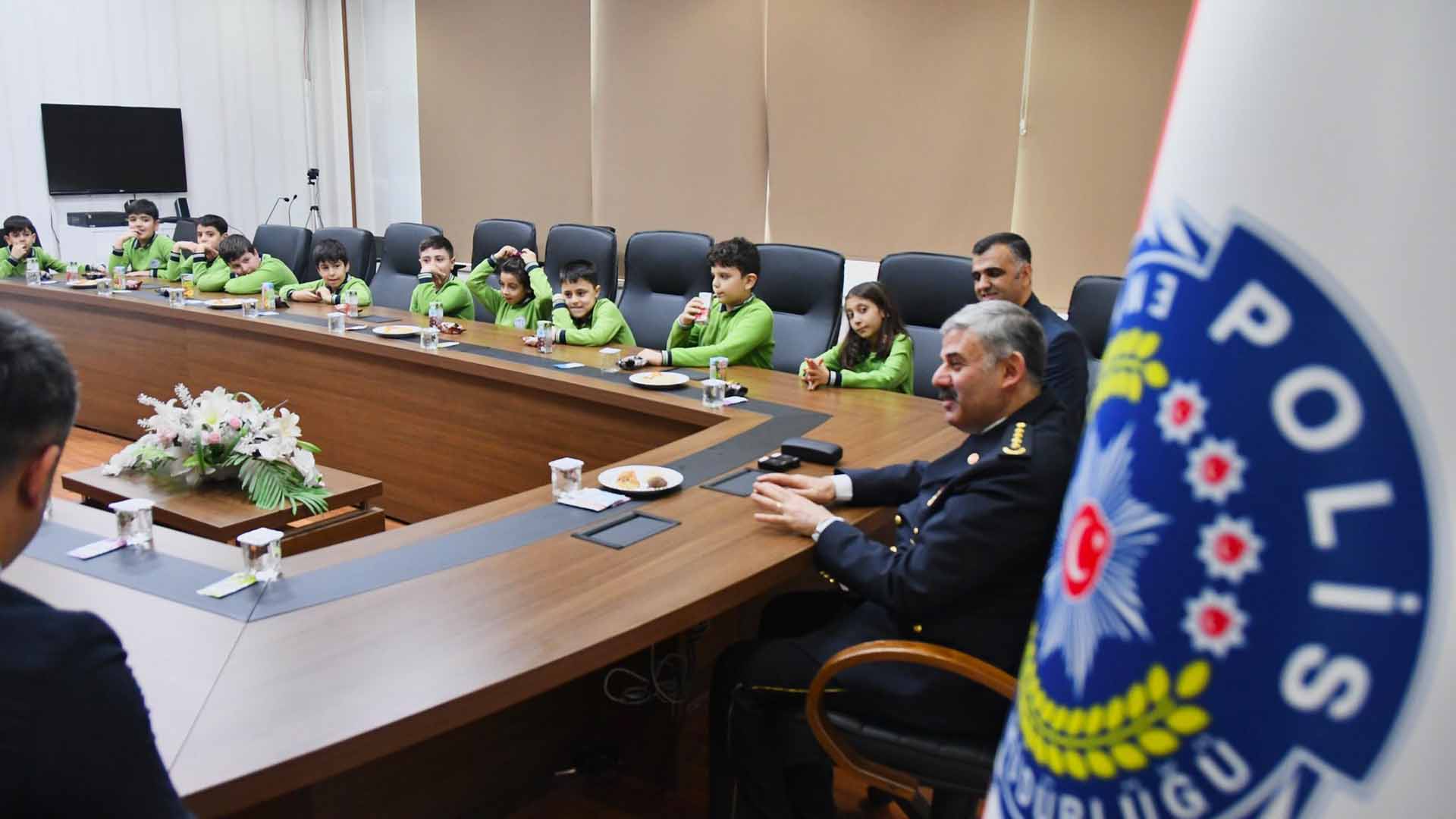 Bitlis'te Polis Haftası’nda Miniklerden Anlamlı Ziyaret 2