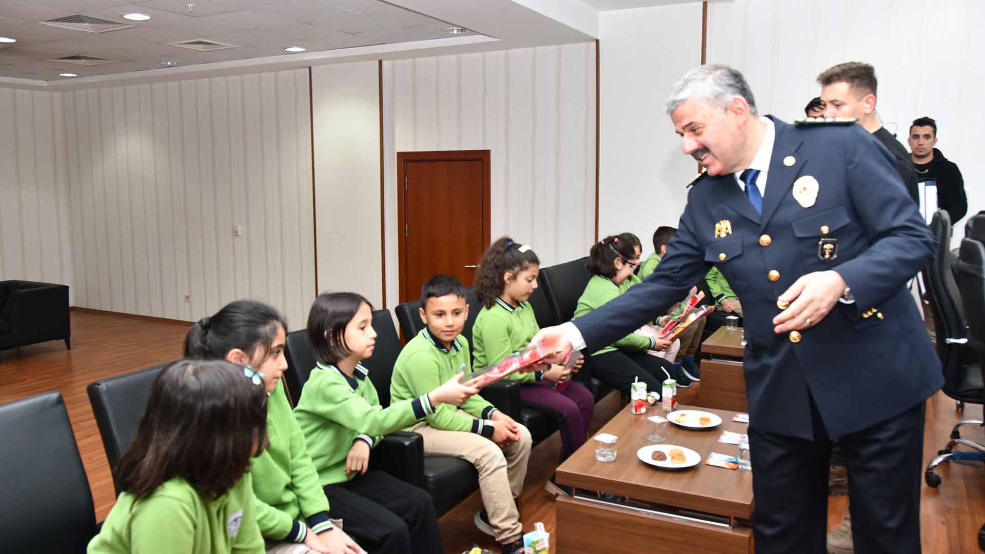 Bitlis'te Polis Haftası’nda Miniklerden Anlamlı Ziyaret 3