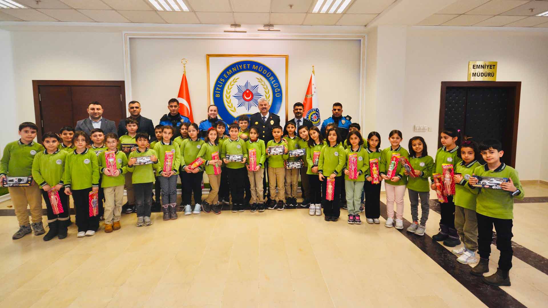 Bitlis'te Polis Haftası’nda Miniklerden Anlamlı Ziyaret 4