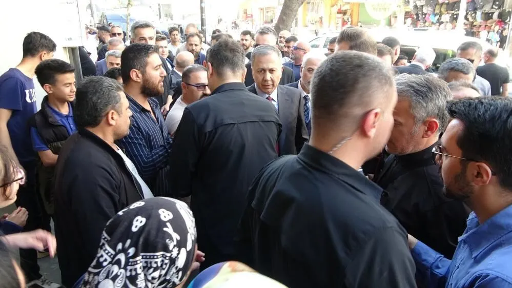 Icisleri Bakani Ali Yerlikaya Esnafla Bir Araya Geldi 2