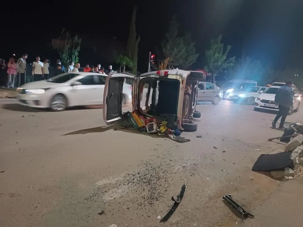 Iki Hafif Ticari Arac Carpisti 4 Yarali 2