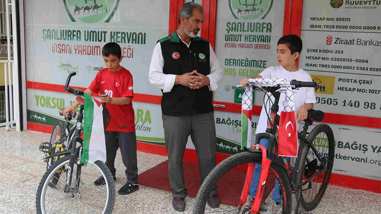 Iki Kardesten Anlamli Bagis