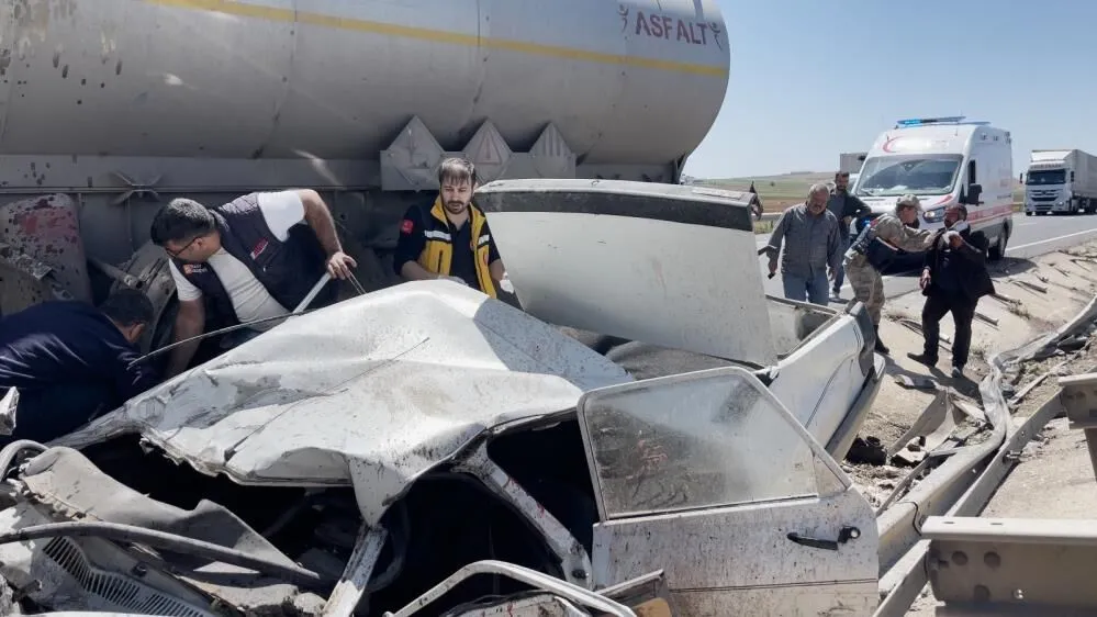 Sanliurfa Mardin Kara Yolunda Otomobil Ile Tir Carpisti 2