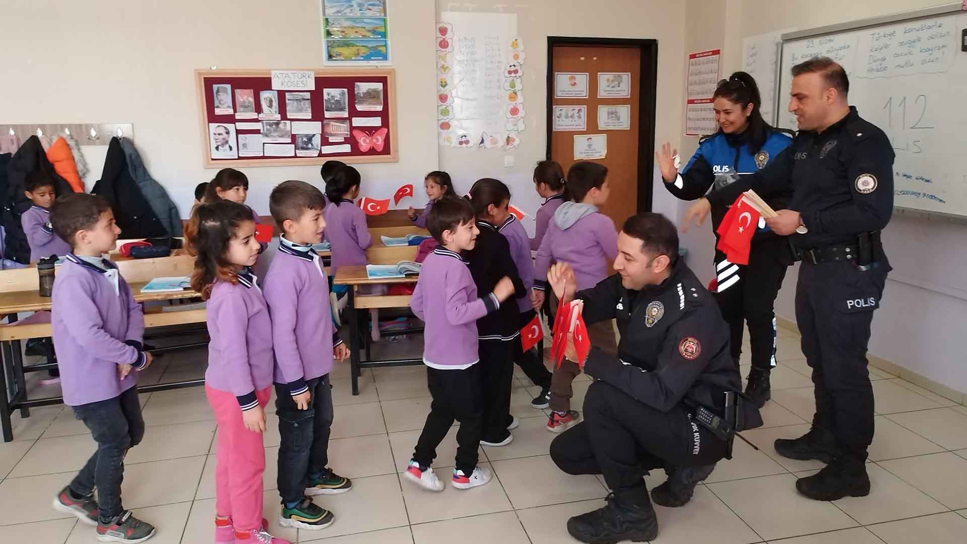 Tatvan'da Minik Öğrenciler Polisle Buluştu 1