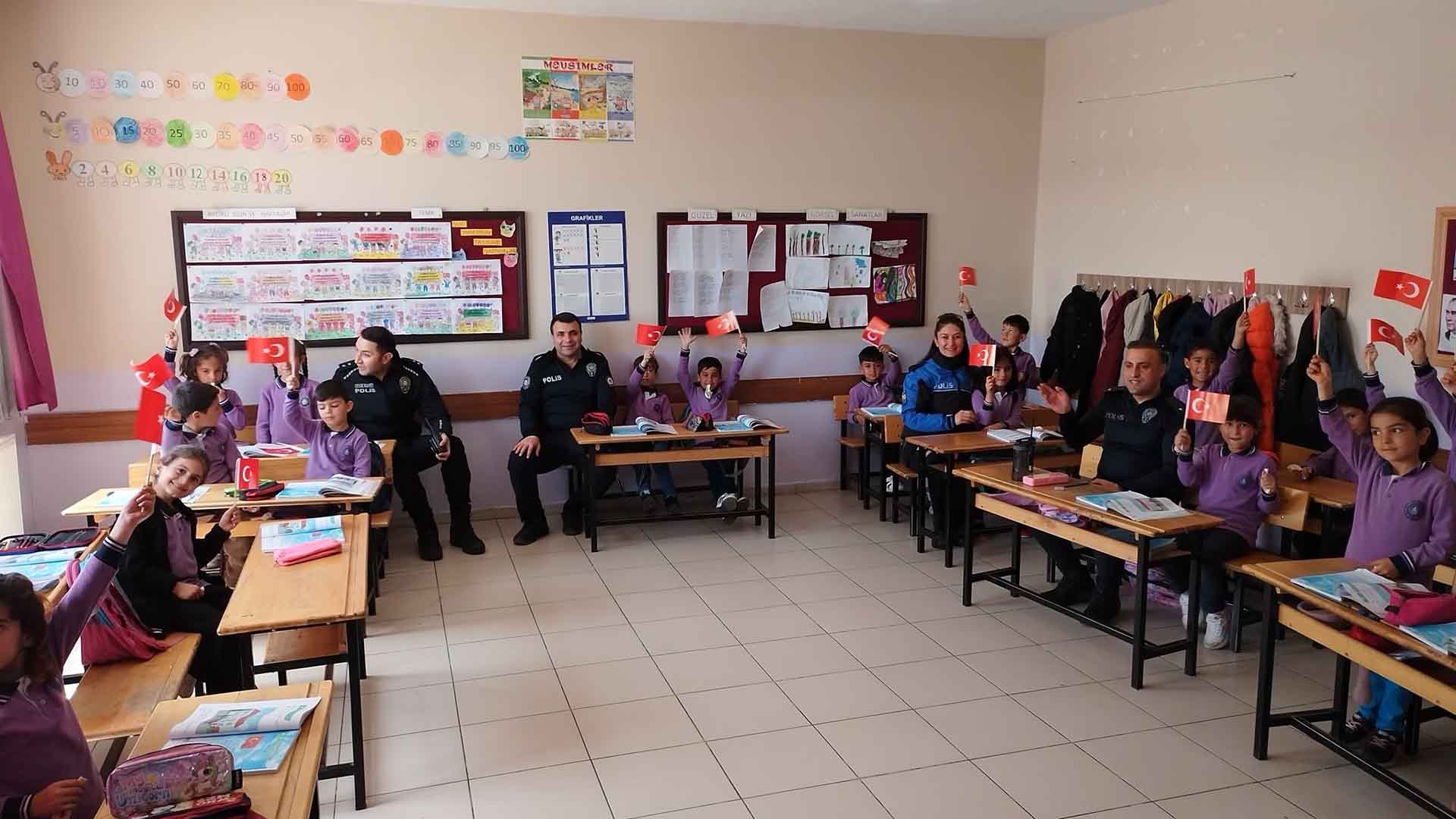 Tatvan'da Minik Öğrenciler Polisle Buluştu 2