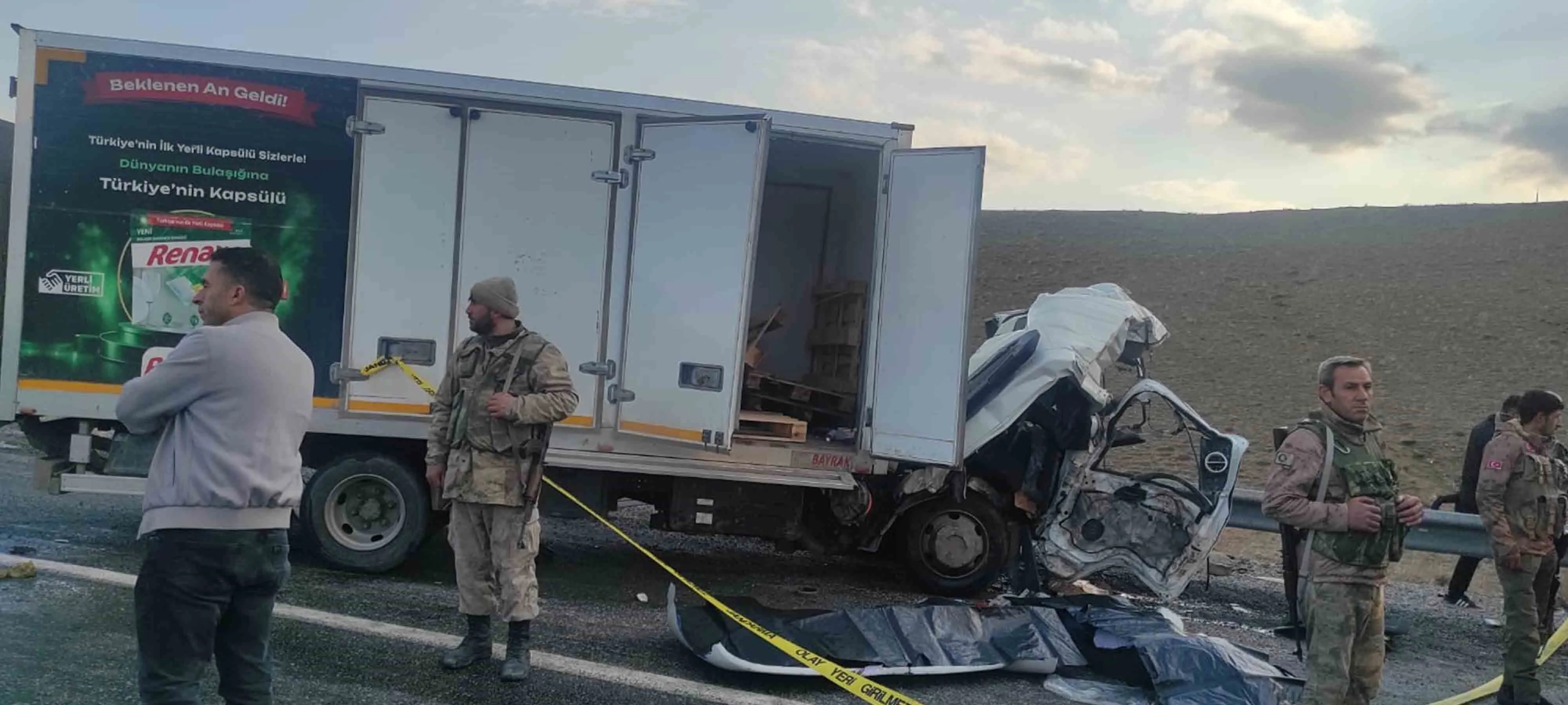 Yolcu Minibusu Ile Kamyon Carpisti 6 Olu 4U Agir 13 Yarali 7
