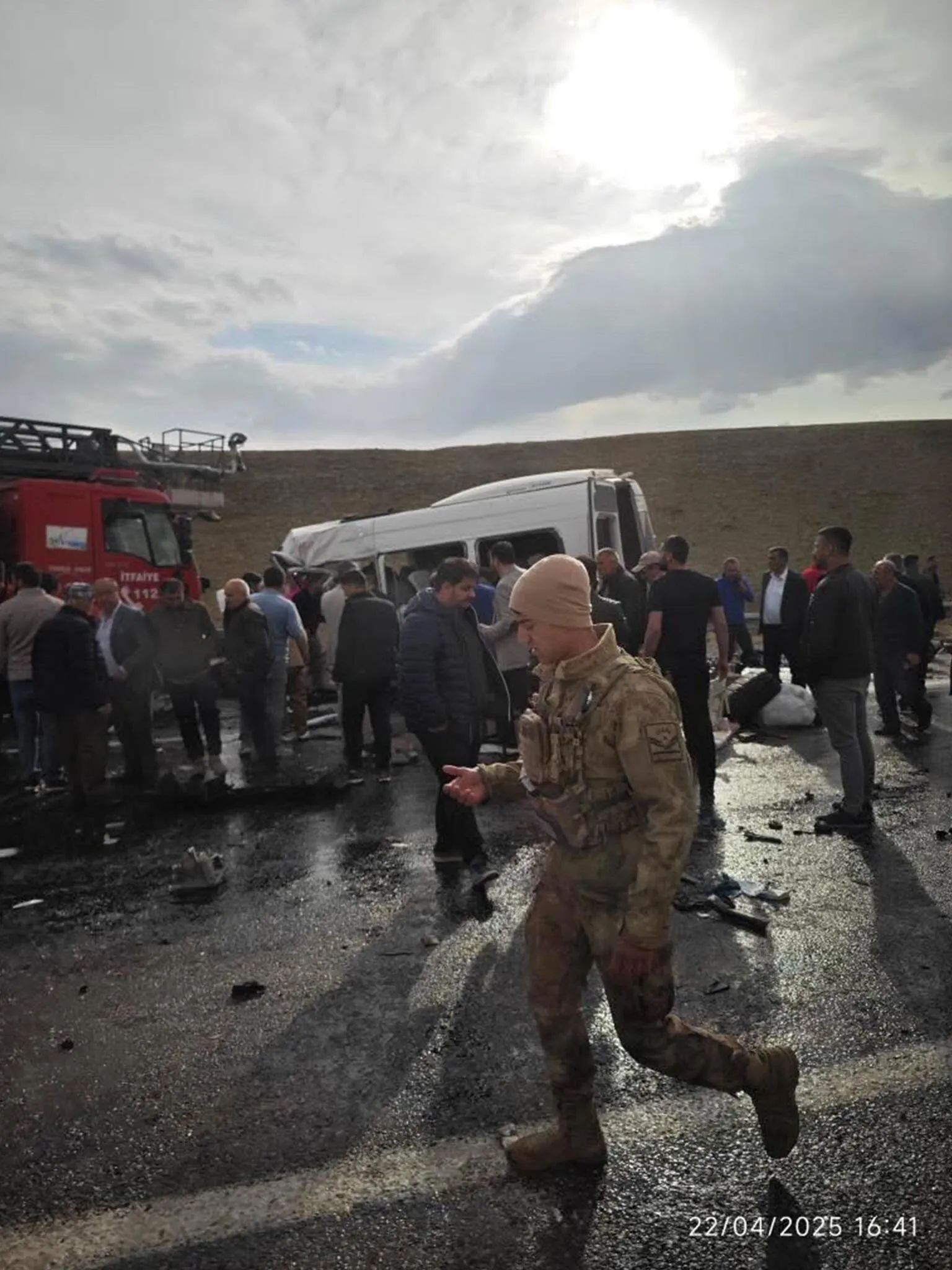 Yolcu Minibusu Ile Kamyon Carpisti 6 Olu 4U Agir 13 Yarali 9