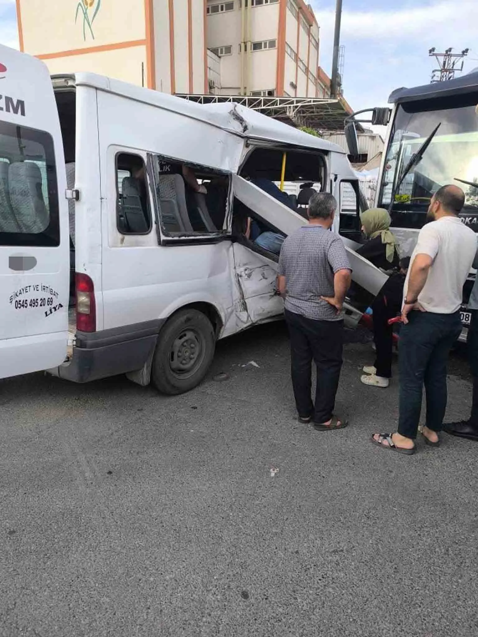 Batmanda Minibus Ile Midibus Carpisti 7 Yarali 2