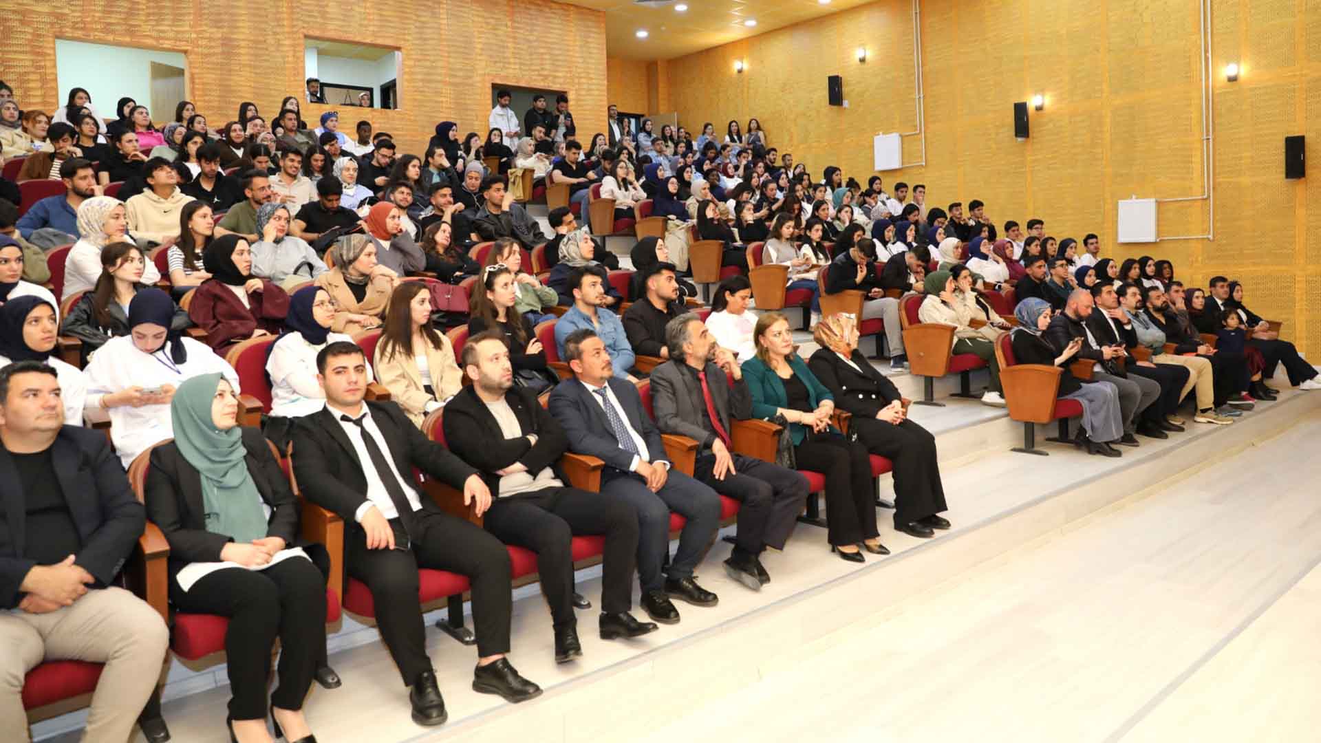 Bitlis Eren Üniversitesi’nde Hemşirelik Haftası Coşkuyla Kutlandı 14
