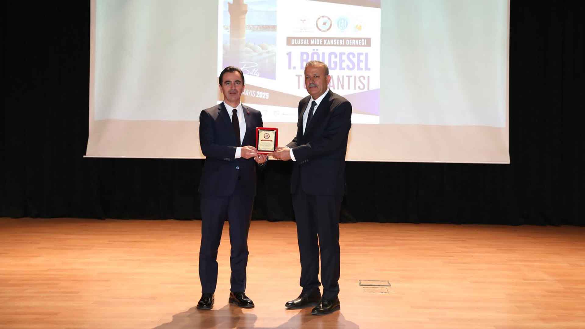 Bitlis Eren Üniversitesi’nde Mide Kanseri Zirvesi, Bilim İnsanları 1. Bölge Toplantısında Buluştu