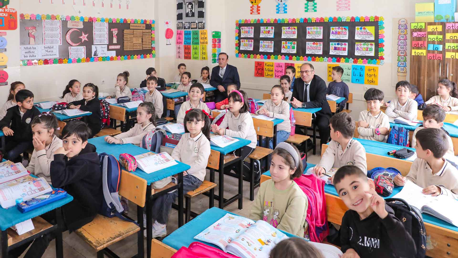 Bitlis İl Milli Eğitim Müdürü’nden Bayram Kartına Sürpriz Ziyaret 3