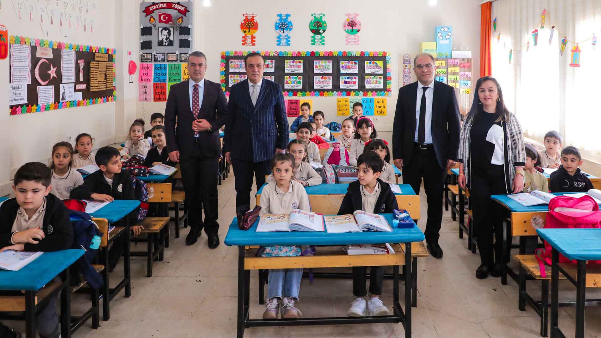 Bitlis İl Milli Eğitim Müdürü’nden Bayram Kartına Sürpriz Ziyaret