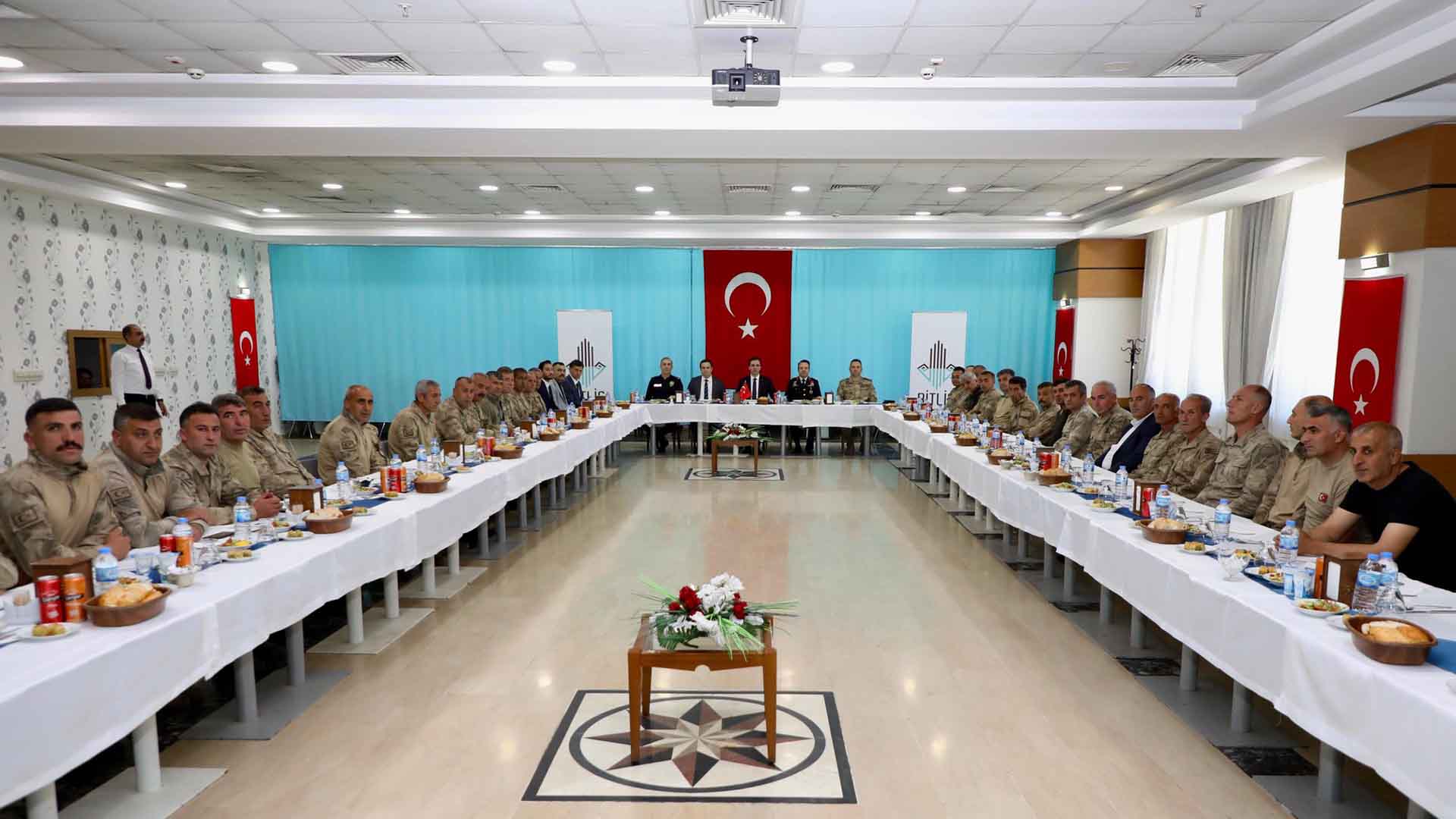 Bitlis Valisi Karakaya, Güvenlik Korucularıyla Bir Araya Geldi 1
