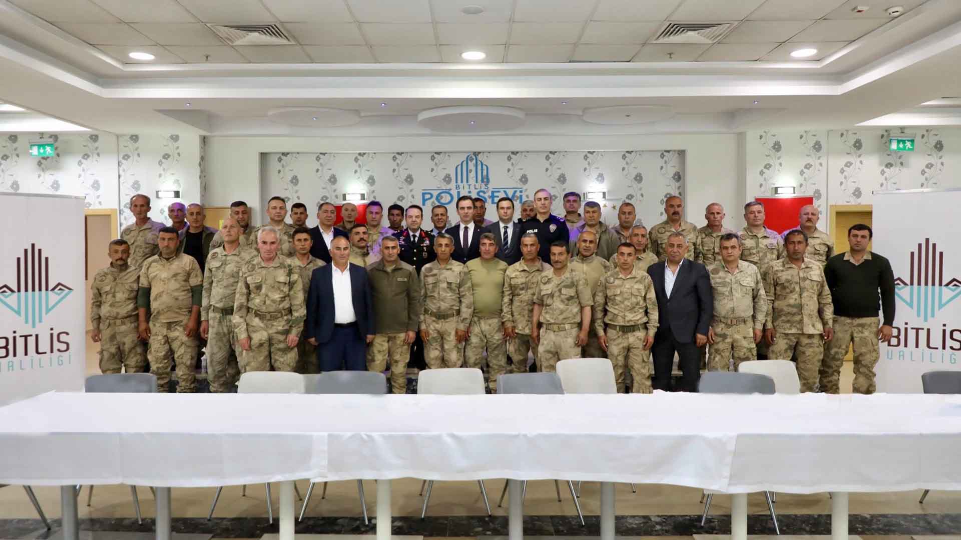 Bitlis Valisi Karakaya, Güvenlik Korucularıyla Bir Araya Geldi 2