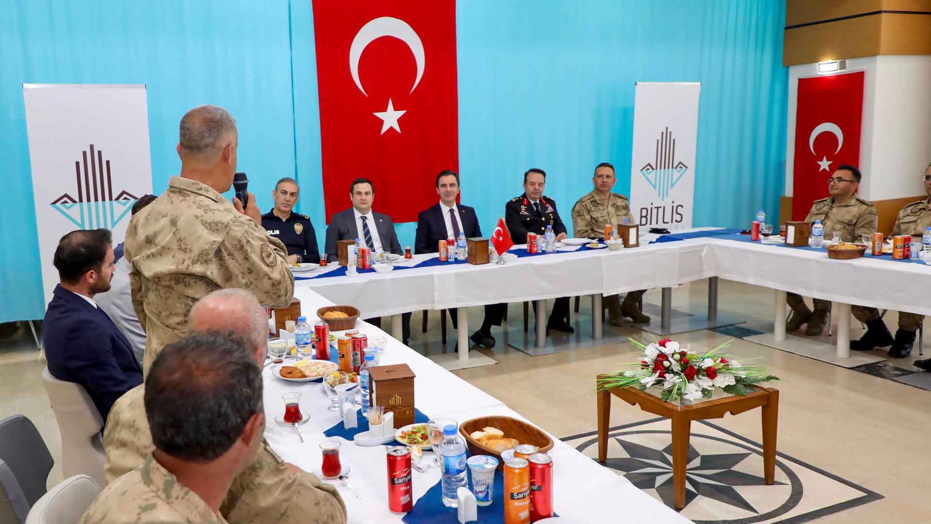 Bitlis Valisi Karakaya, Güvenlik Korucularıyla Bir Araya Geldi 3