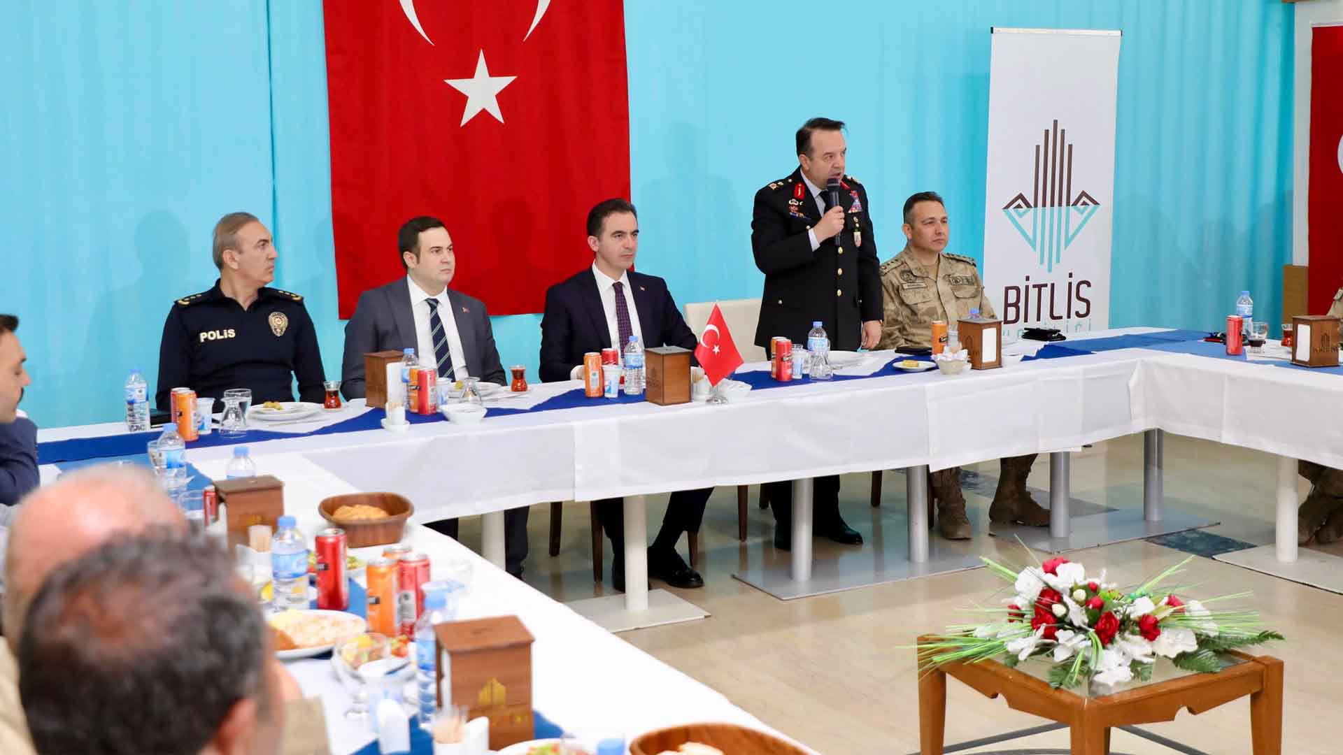Bitlis Valisi Karakaya, Güvenlik Korucularıyla Bir Araya Geldi 4