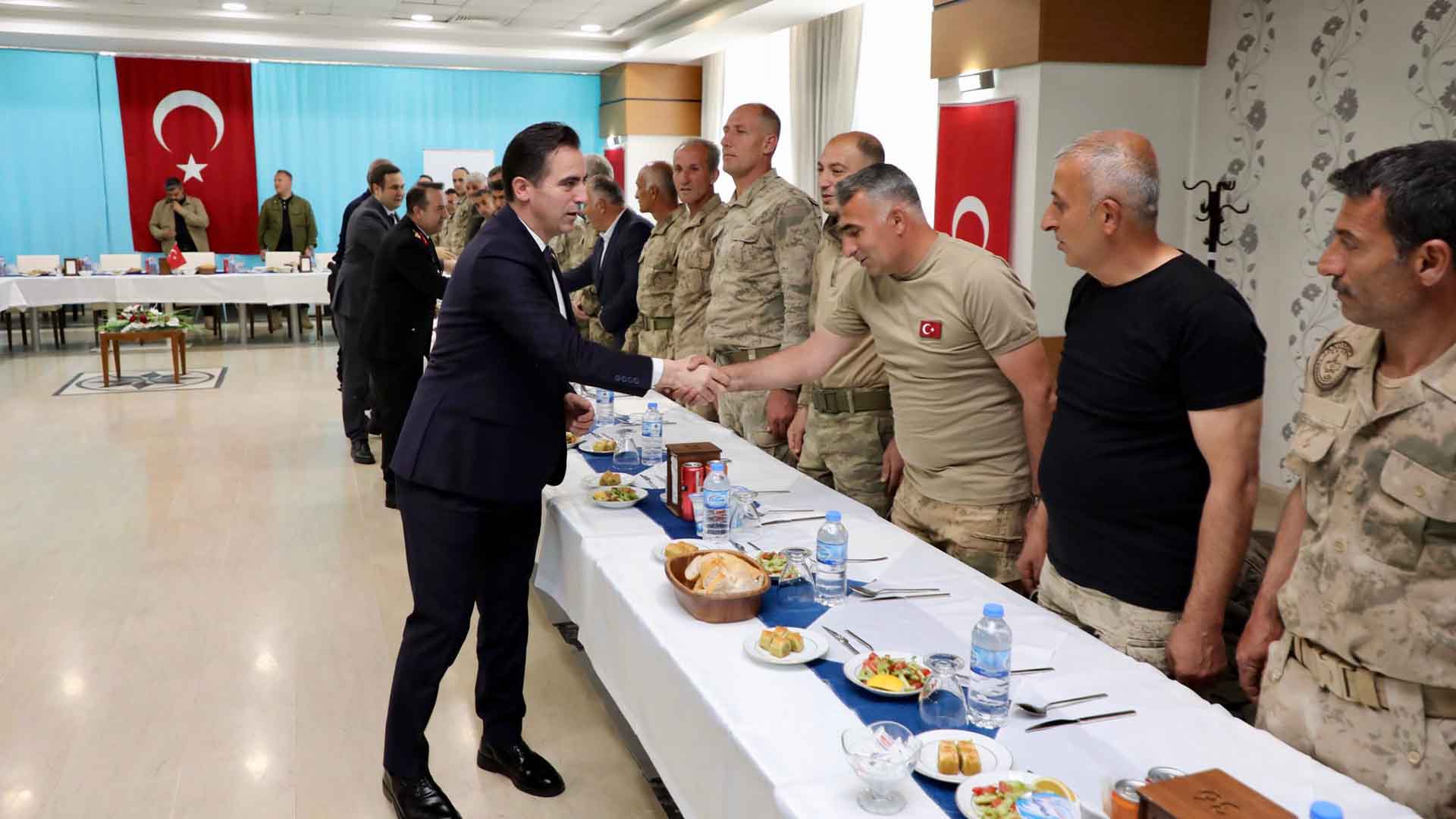 Bitlis Valisi Karakaya, Güvenlik Korucularıyla Bir Araya Geldi 5