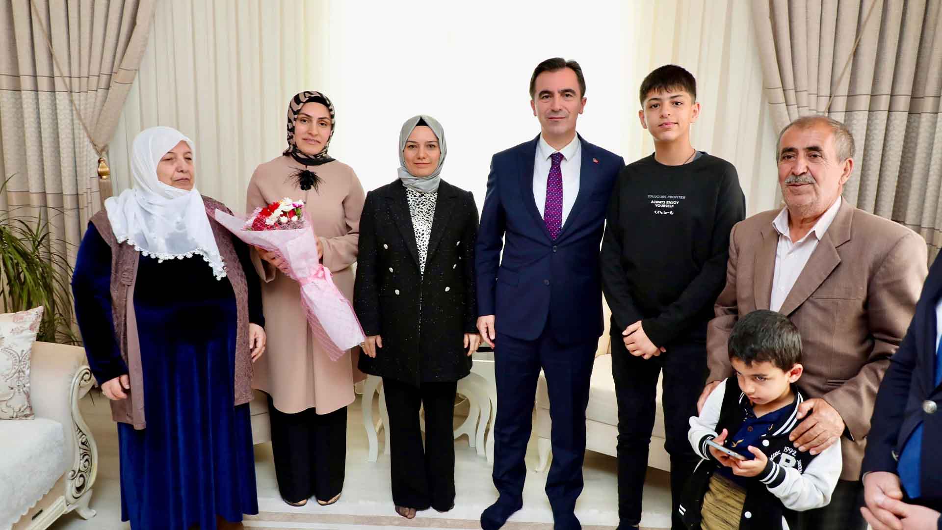 Bitlis Valisi Karakaya’dan Anneler Günü’nde Anlamlı Ziyaretler 1