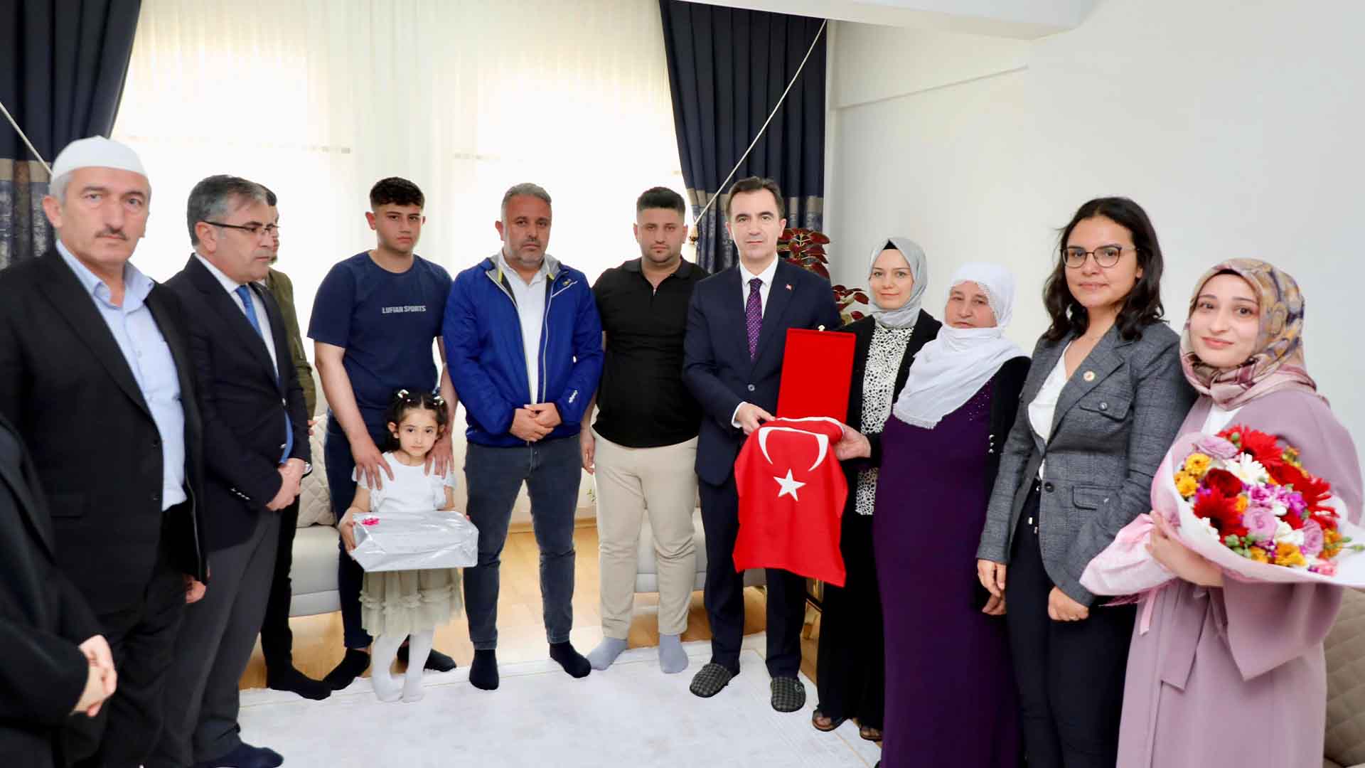 Bitlis Valisi Karakaya’dan Anneler Günü’nde Anlamlı Ziyaretler 2