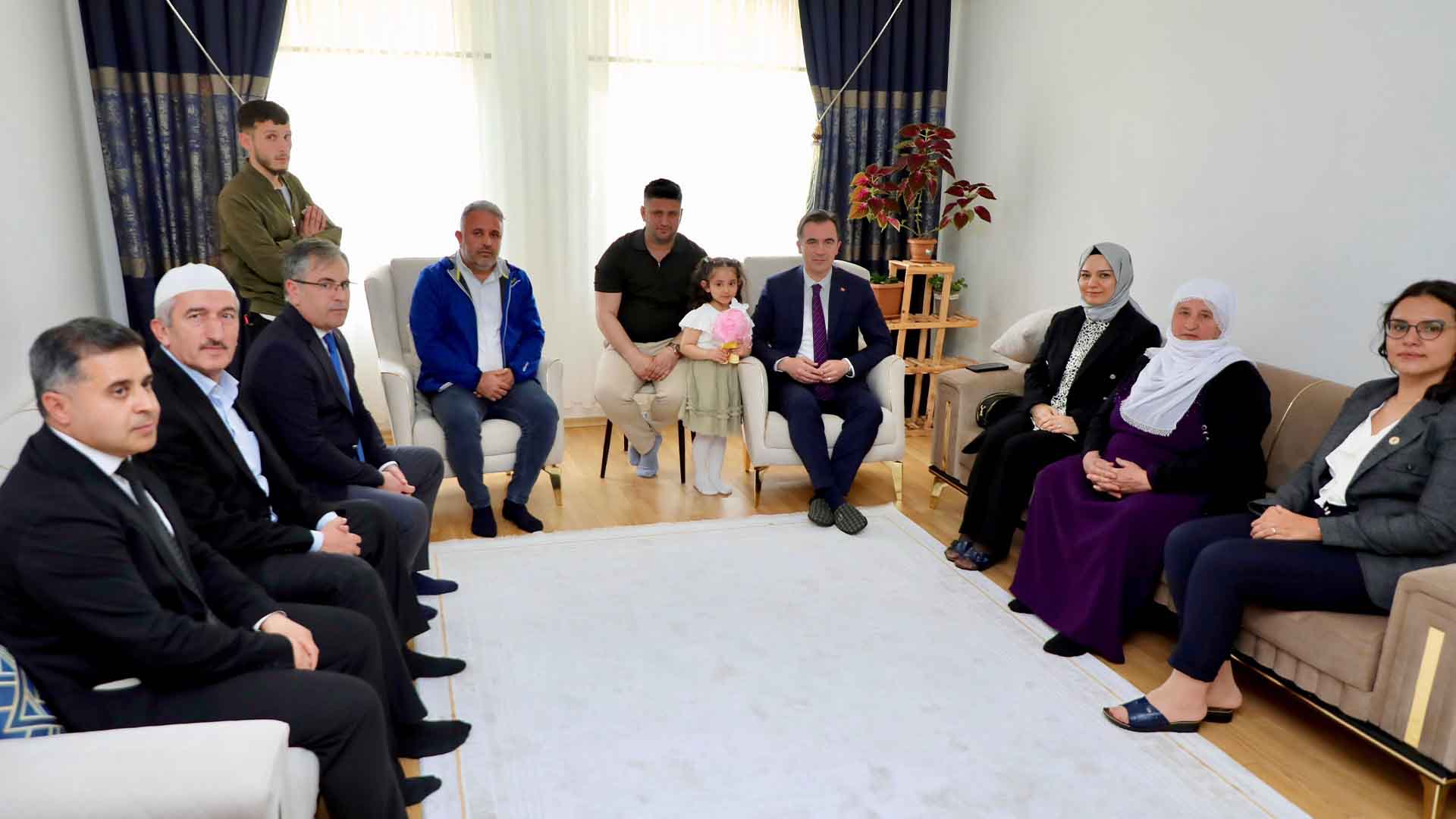 Bitlis Valisi Karakaya’dan Anneler Günü’nde Anlamlı Ziyaretler