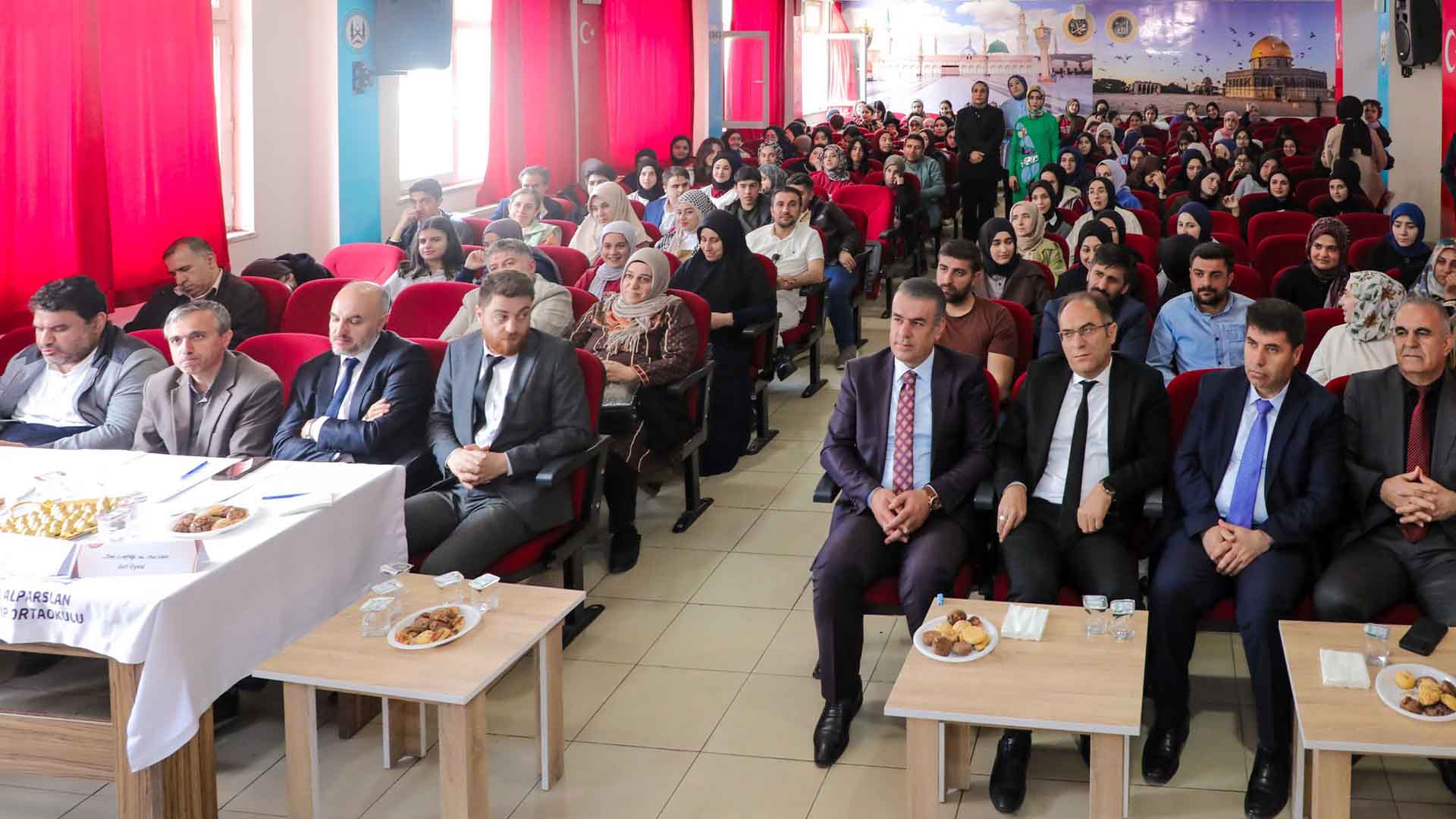 Bitlis’te Arapça Sevgisi Sahneye Taşındı, Öğrencilerden Dolu Dolu Performans 1