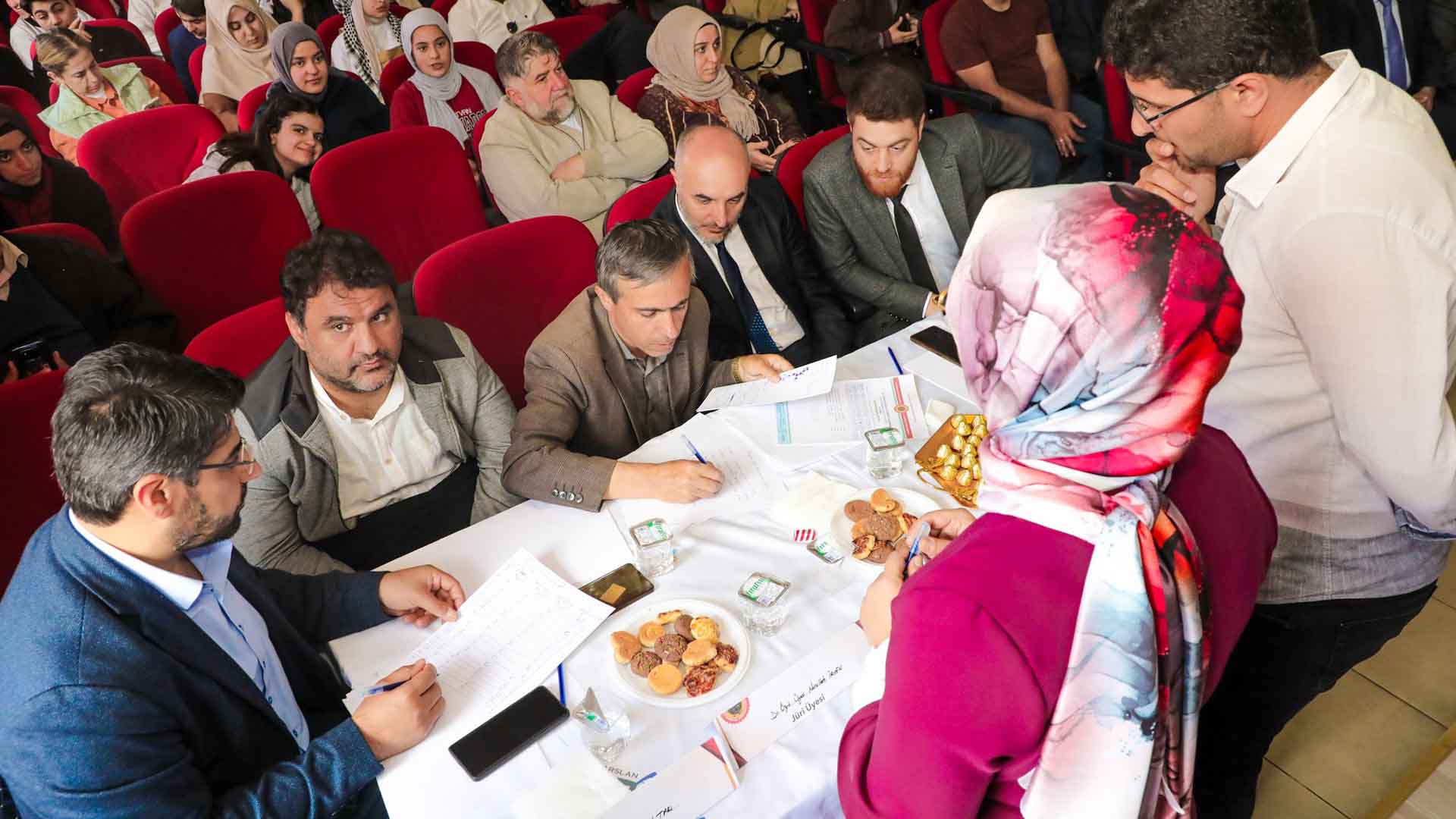 Bitlis’te Arapça Sevgisi Sahneye Taşındı, Öğrencilerden Dolu Dolu Performans 2