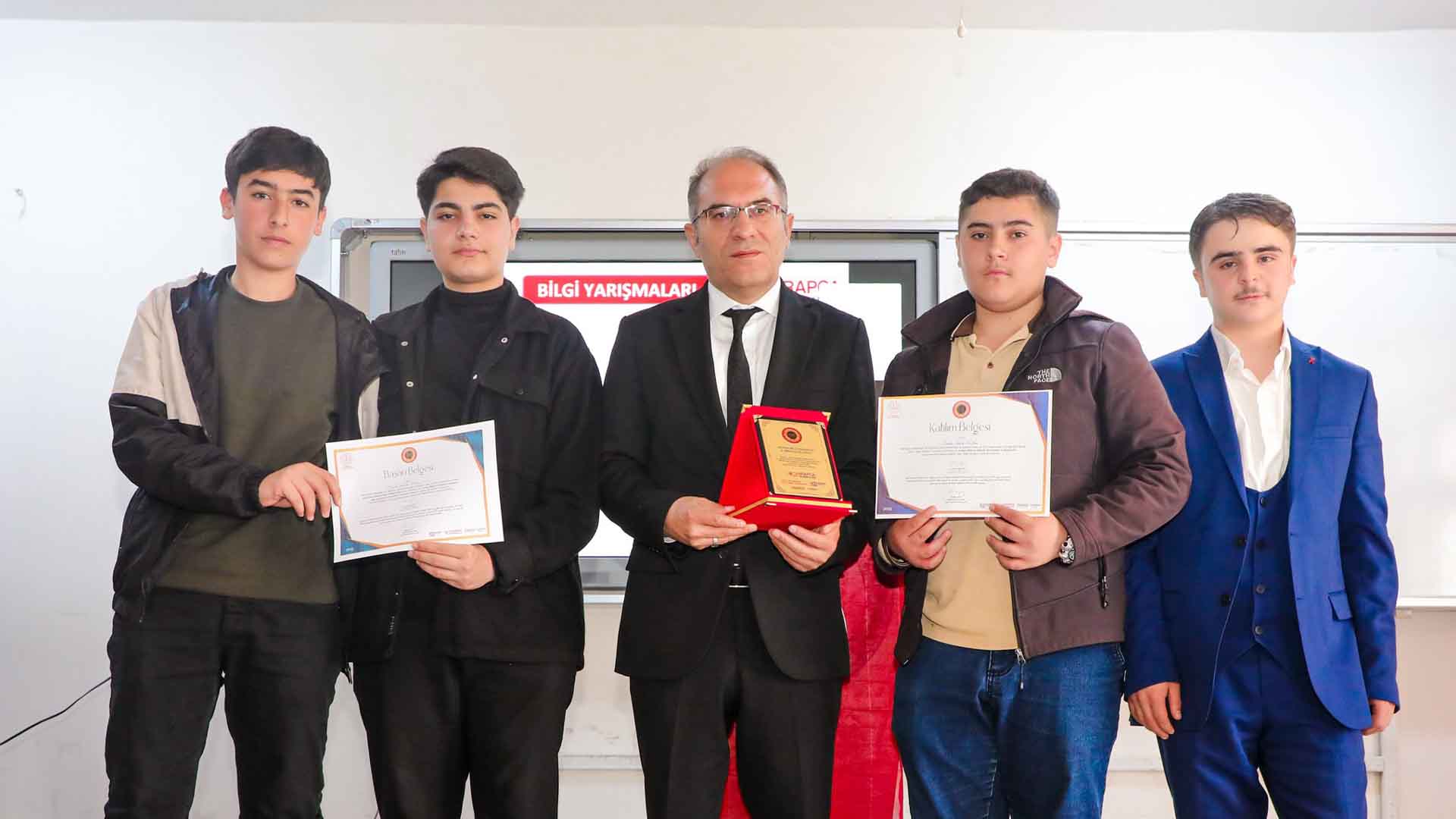 Bitlis’te Arapça Sevgisi Sahneye Taşındı, Öğrencilerden Dolu Dolu Performans 4