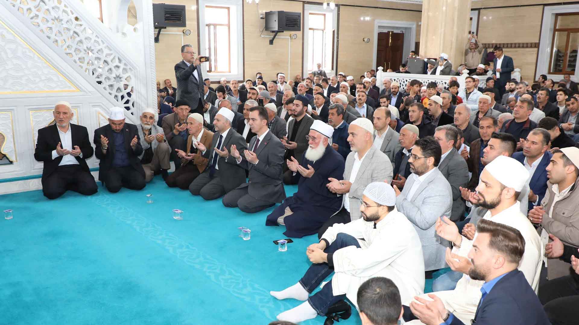 Bitlis’te Kur’an I Kerim Ziyafeti, Dünya Birincisi Hafızlar Ersan Camii’nde Buluştu 3