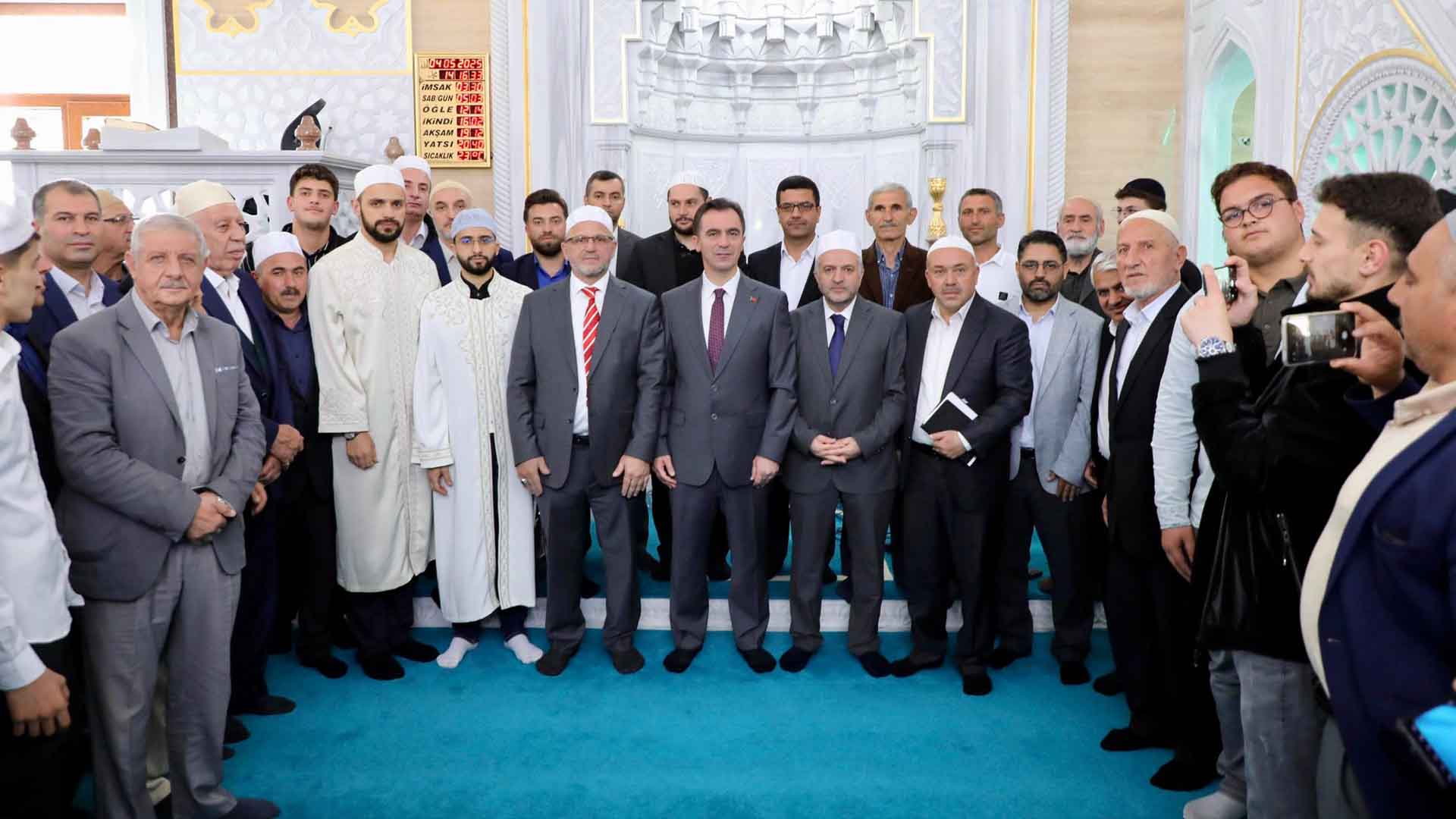 Bitlis’te Kur’an I Kerim Ziyafeti, Dünya Birincisi Hafızlar Ersan Camii’nde Buluştu 4