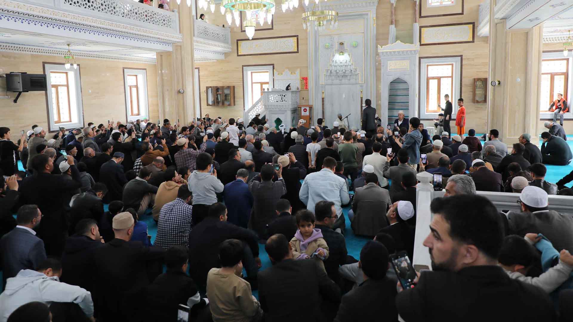 Bitlis’te Kur’an I Kerim Ziyafeti, Dünya Birincisi Hafızlar Ersan Camii’nde Buluştu 5