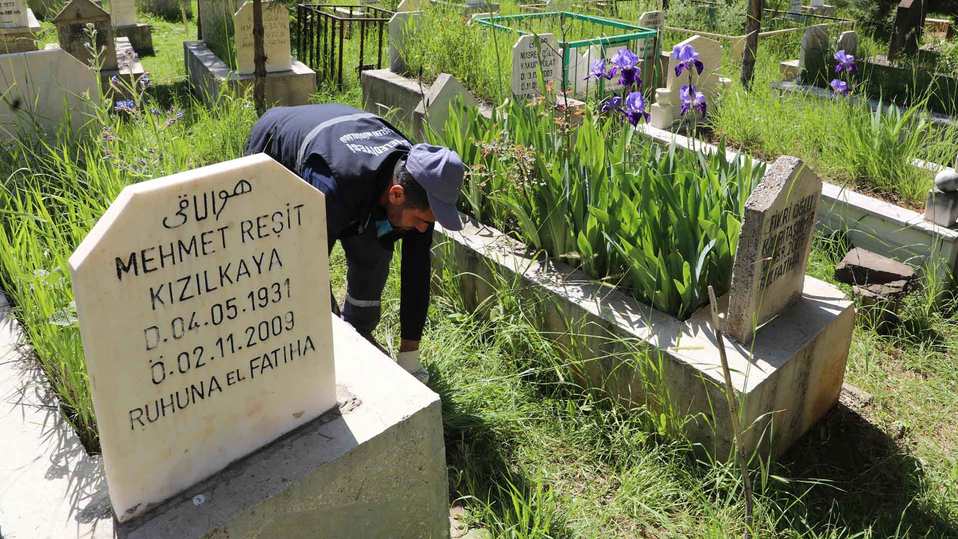 Bitlis’te Mezarlıklarda Bayram Temizliği Başladı 2