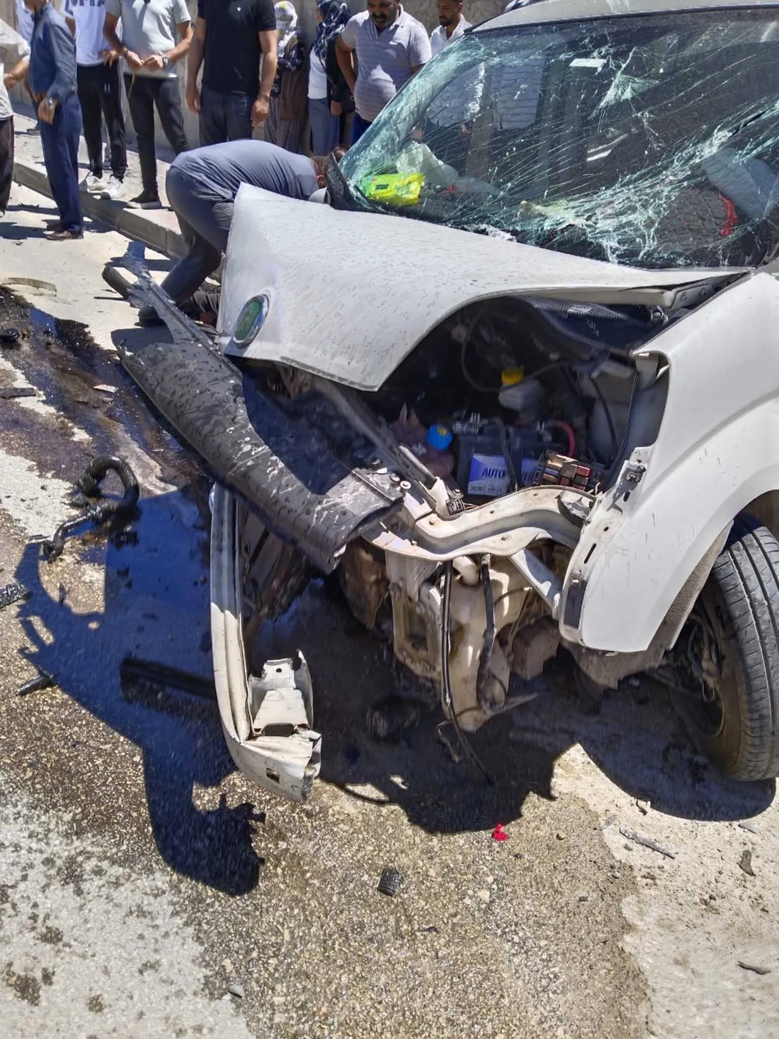 Duvara Carpan Hafif Ticari Aracin Surucusu Yasamini Yitirdi 2