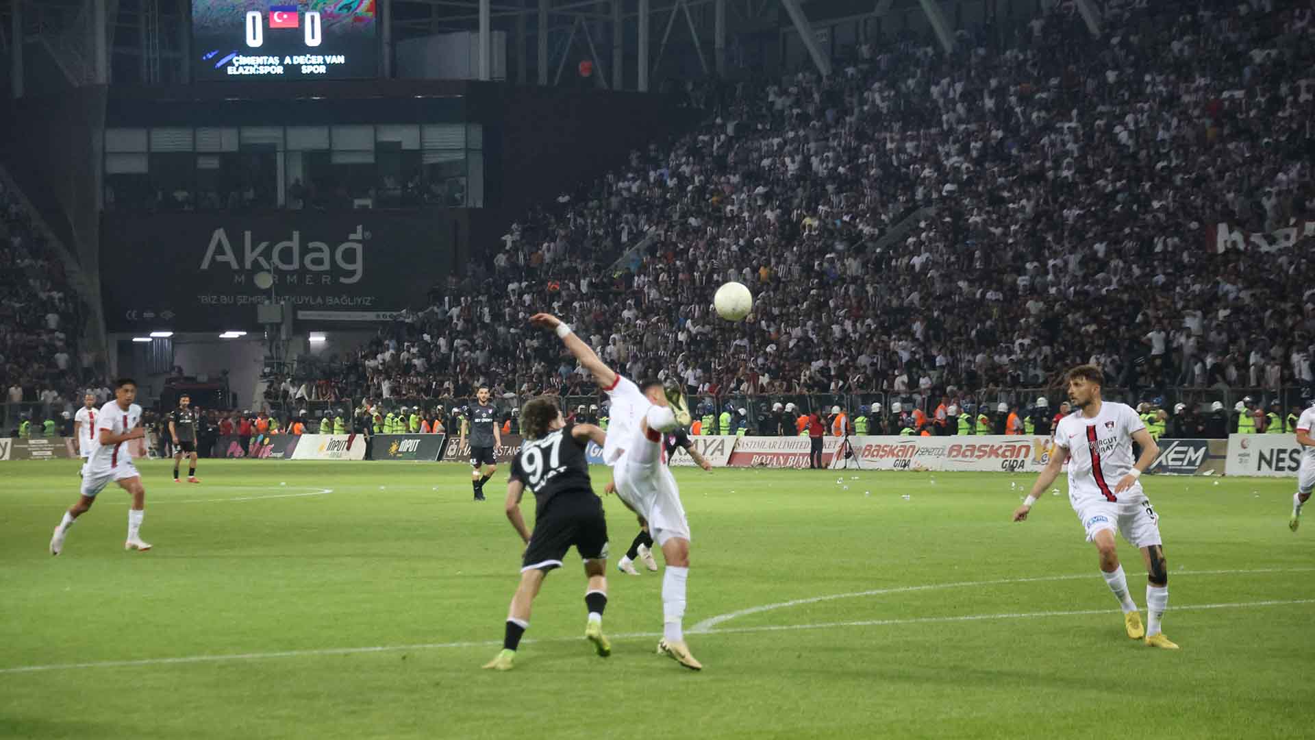 Elazığspor Vanspor Fk Maçı Olaylı Sona Erdi 1