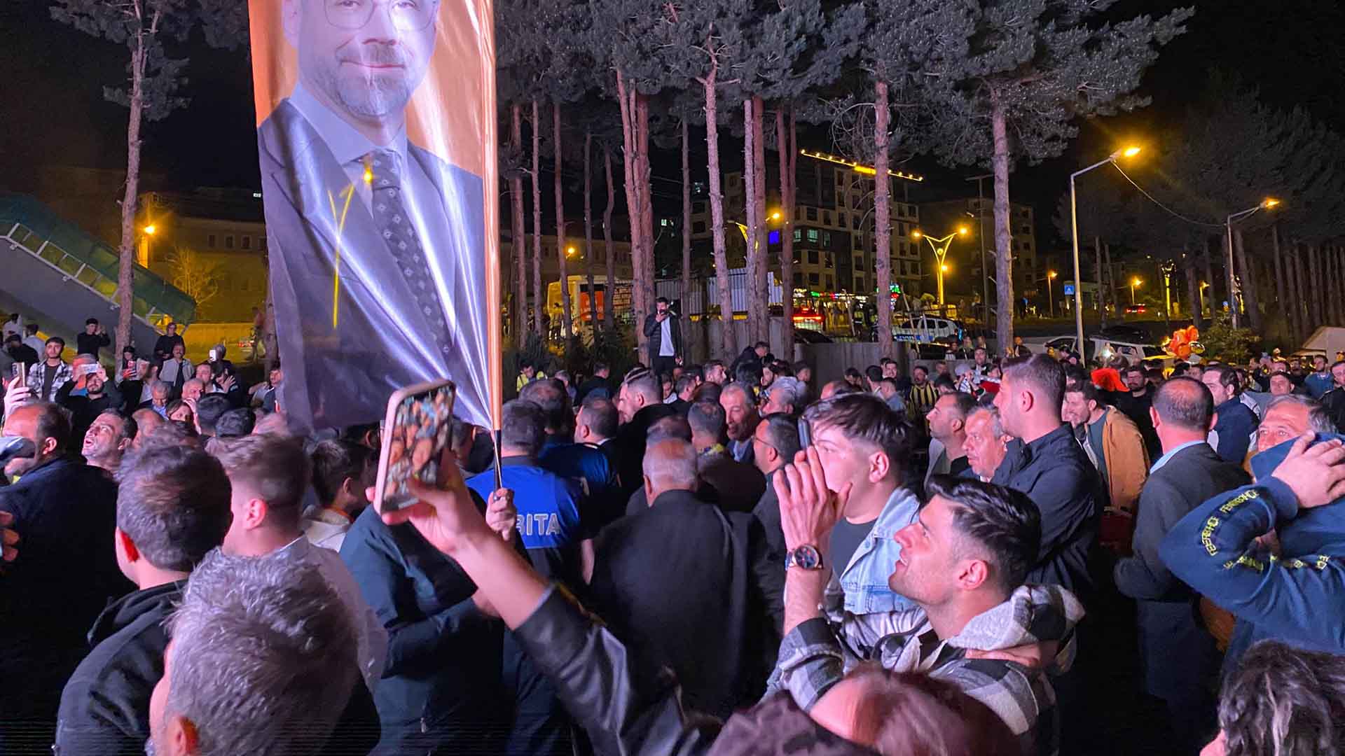 Fenerbahçe Beko’dan Euroleague’de İkinci Şampiyonluk, Bitlis'te Dev Ekranda İzlendi