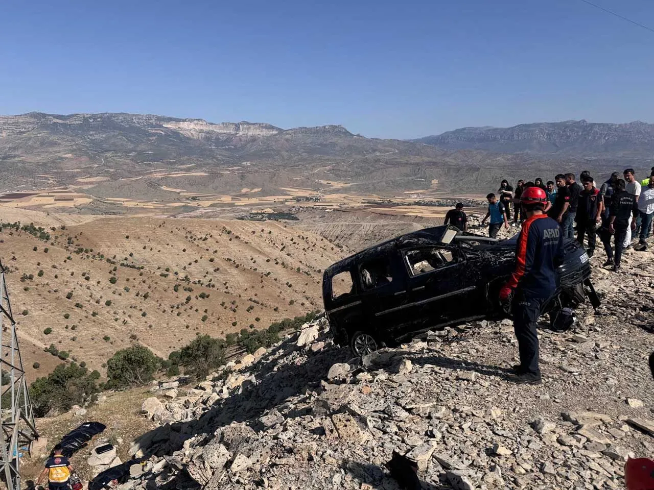 Hafif Ticari Arac Sarampole Devrildi 3 Olu 2Si Agir 3 Yarali 7