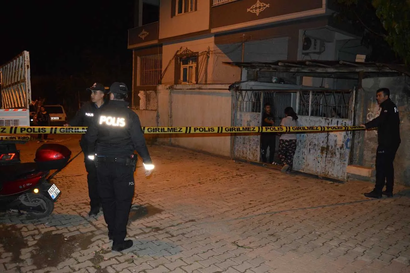 Husumetli Olduklari Eve Silahlarla Ates Actilar 1