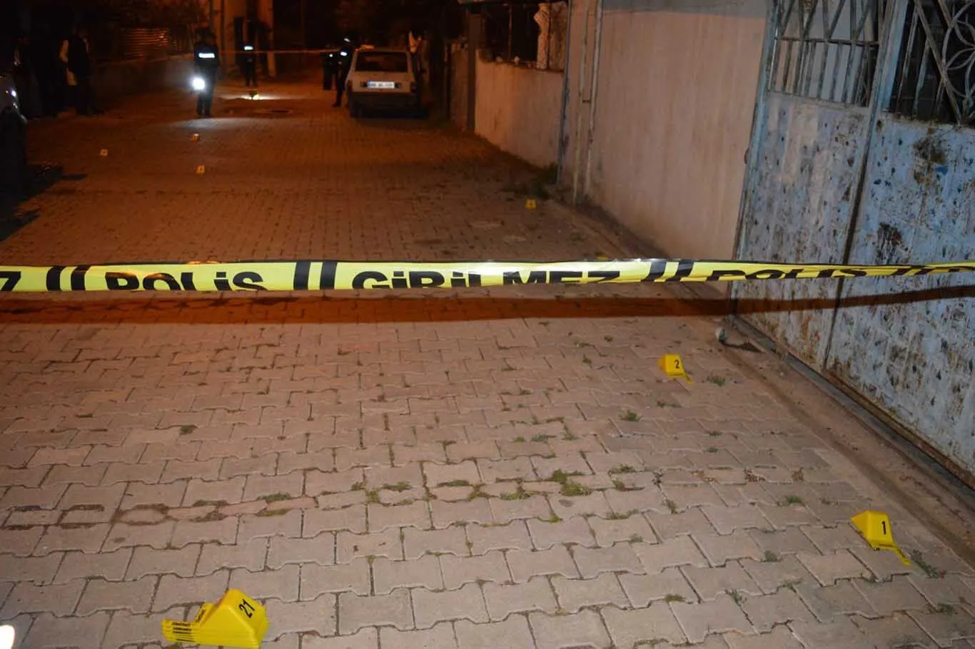 Husumetli Olduklari Eve Silahlarla Ates Actilar 3