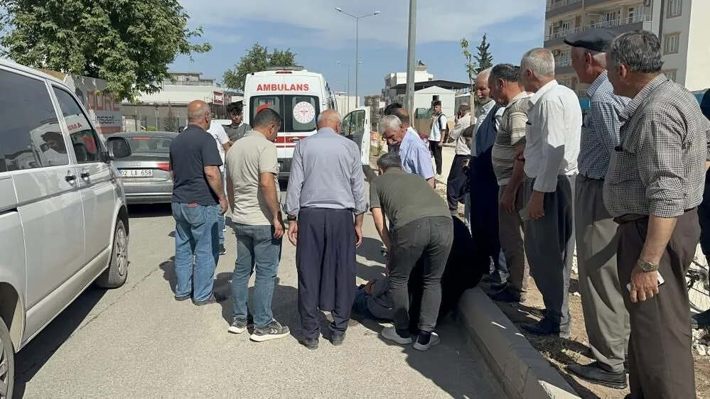 Karsidan Karsiya Gecerken Motosiklet Carpti 1 Yarali 2