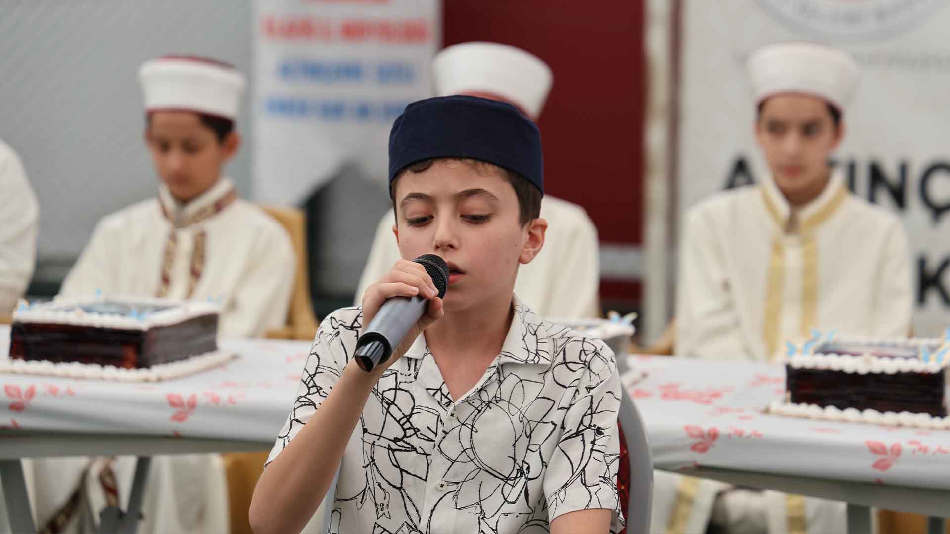 Kur'an Kursunda Hafızlara Anlamlı Tören, 22 Hafız İçin 22 Pasta Kesildi 1