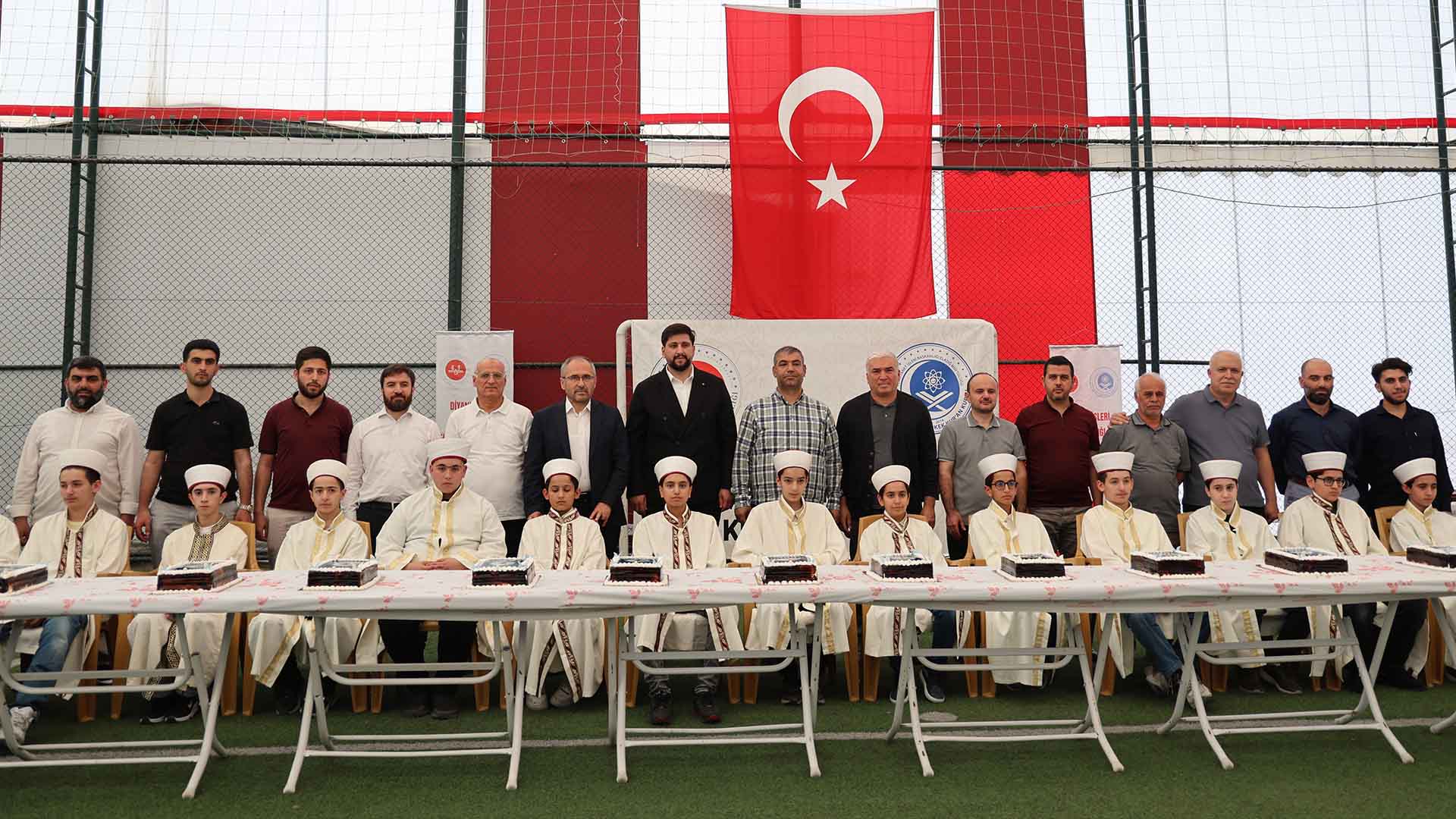Kur'an Kursunda Hafızlara Anlamlı Tören, 22 Hafız İçin 22 Pasta Kesildi 3