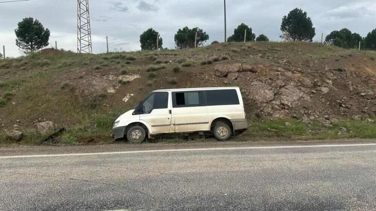 Minibus Sarampole Savruldu 3 Yarali