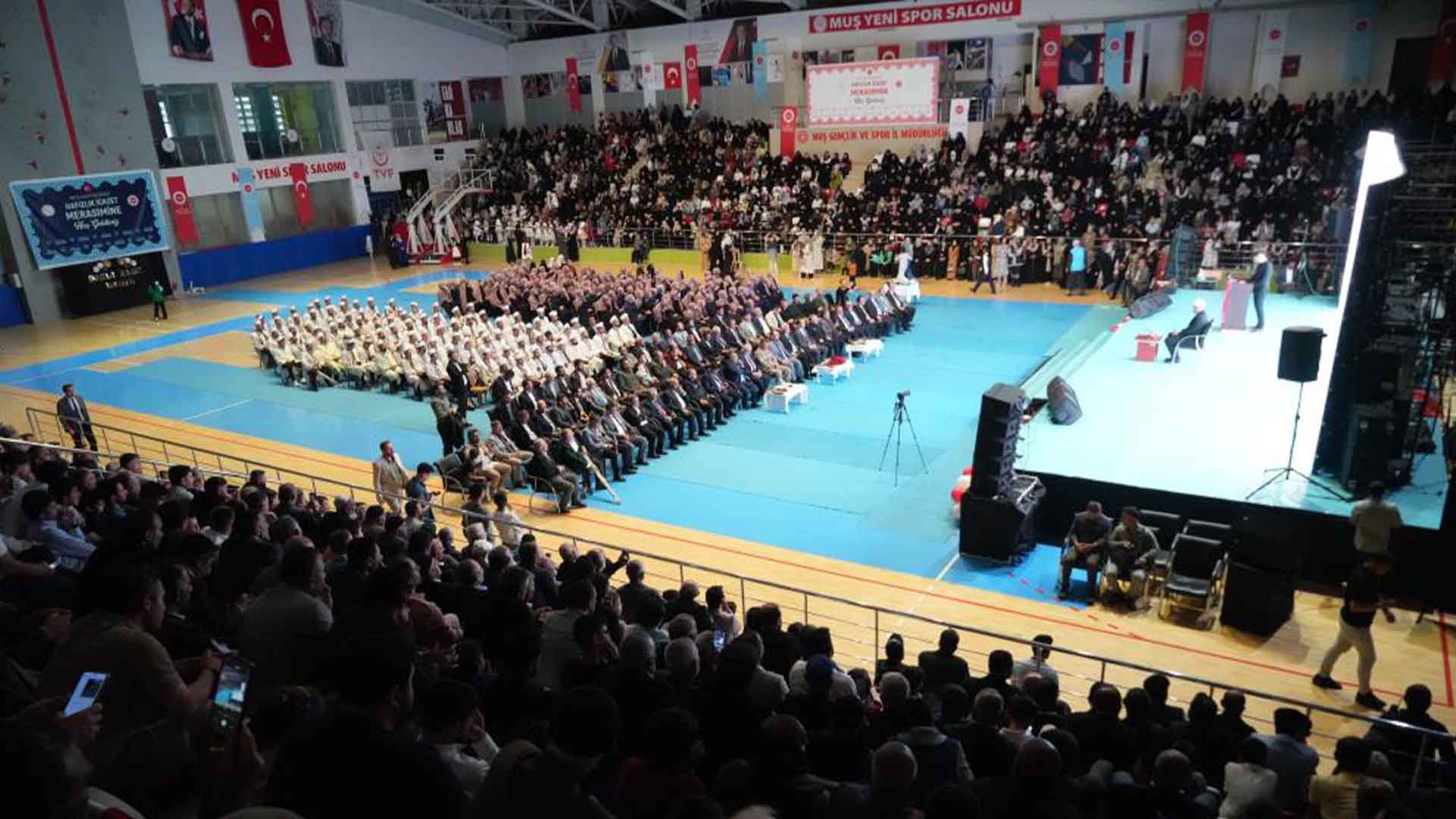 Muş’ta Hafızlıkta Tarihi Gün, 300 Öğrenciye İcazet Verildi